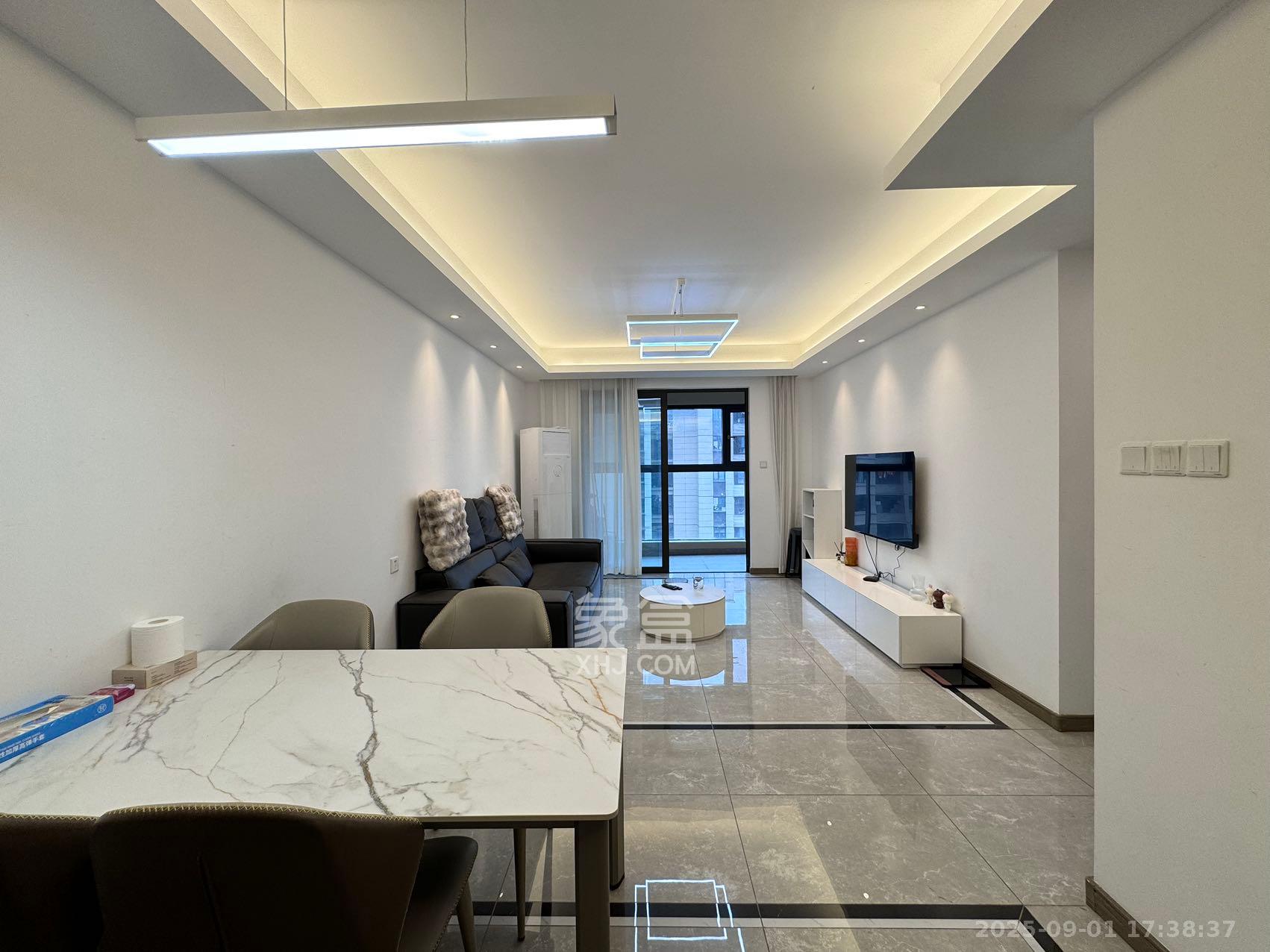 龙湖铂金中心(龙湖春江郦城)  3室2厅2卫    4700.0元/月 龙湖铂金中心(龙湖春江郦城)  3室2厅2卫    4700.0元/月室内图