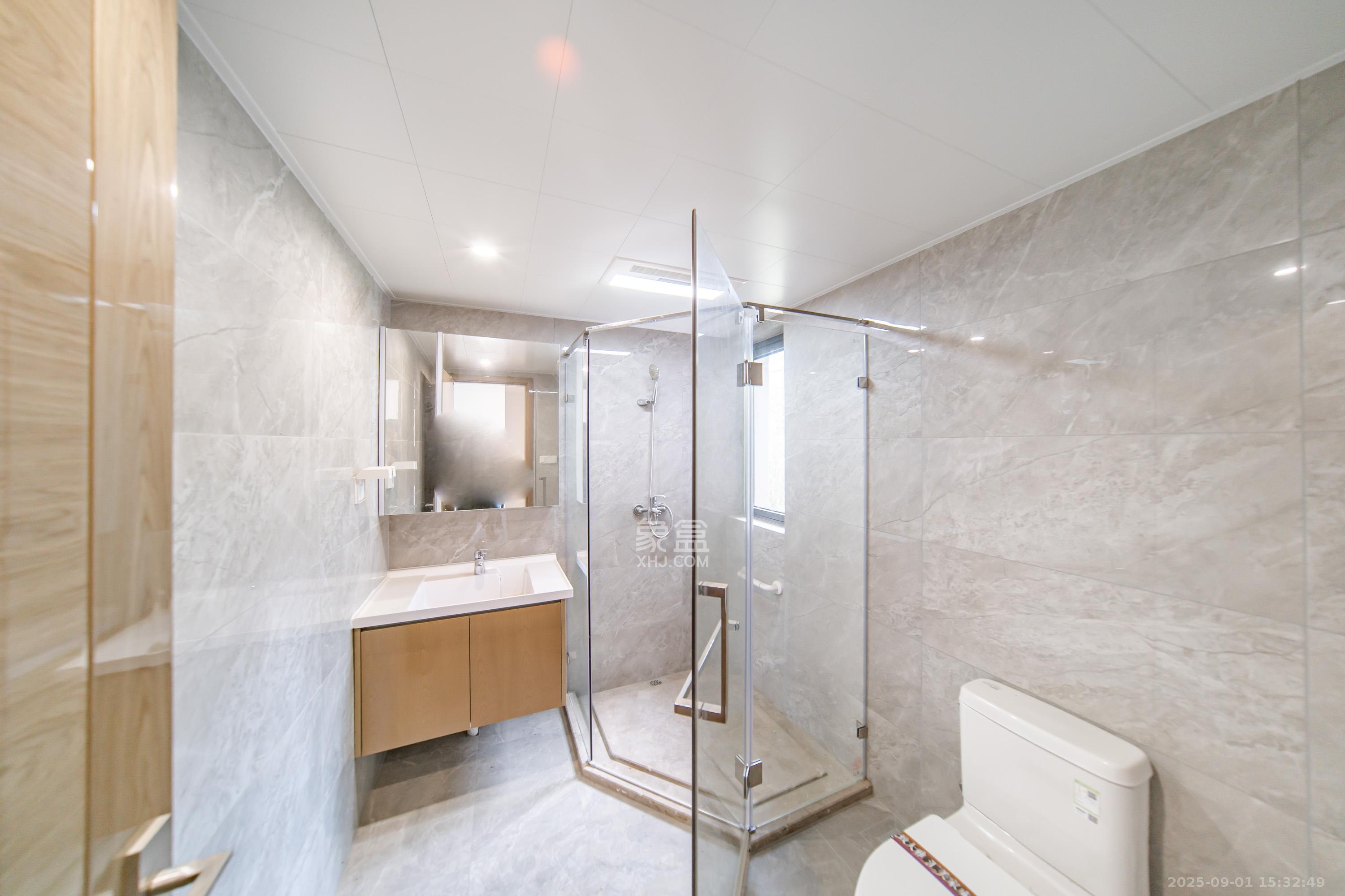 保利天汇  4室2厅2卫    285.0万卫生间