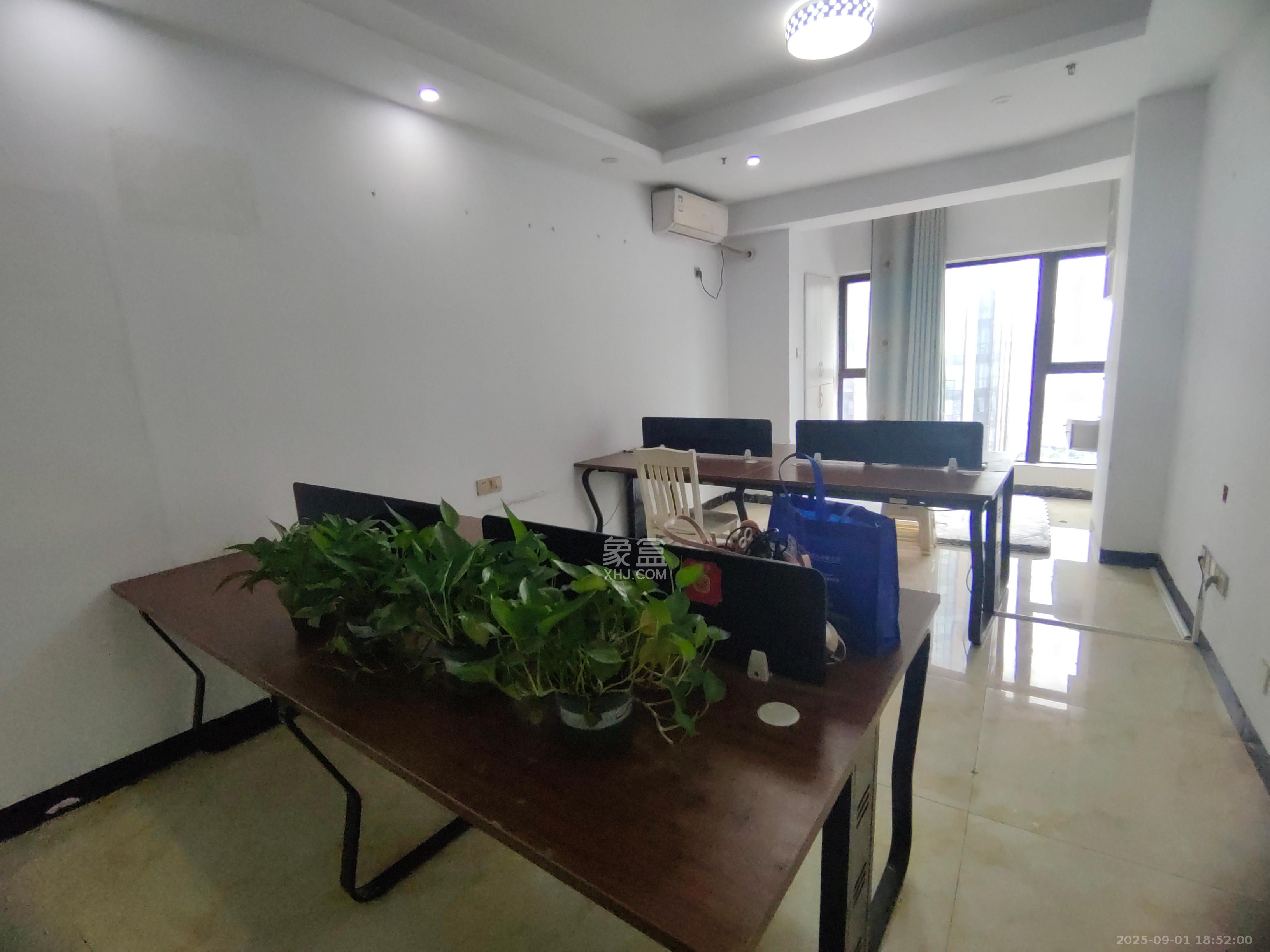 高升时代广场(冠铭商务中心)  1室0厅1卫    1400.0元/月 高升时代广场(冠铭商务中心)  1室0厅1卫    1400.0元/月室内图