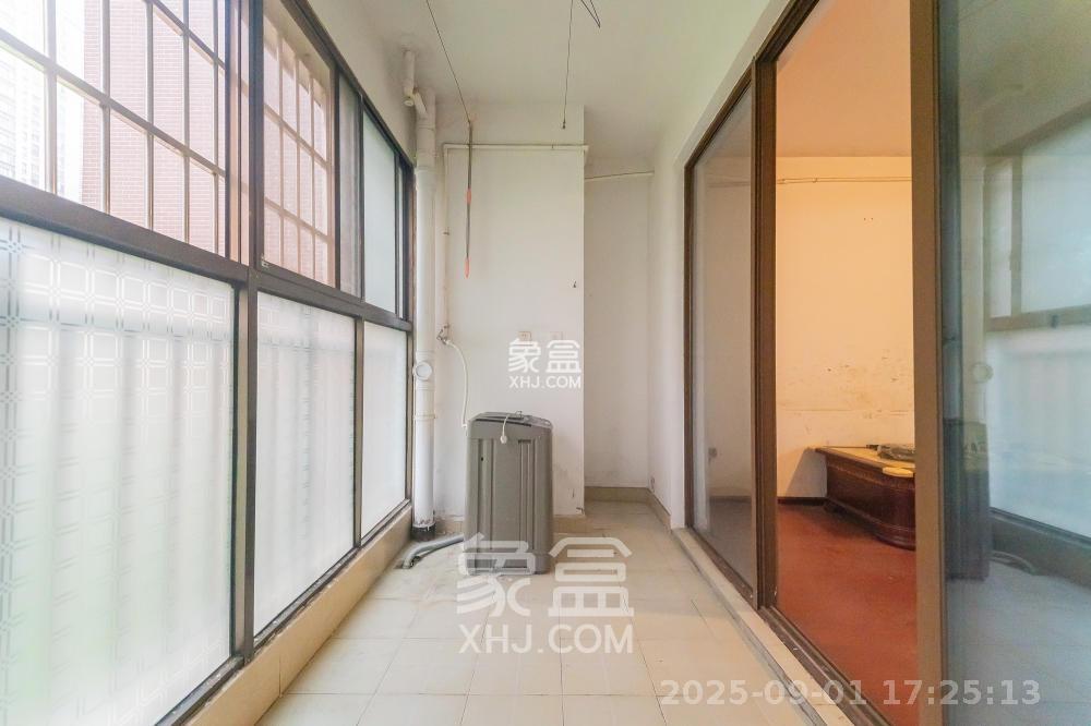 湖湾世景  4室2厅1卫    2000.0元/月 湖湾世景  4室2厅1卫    2000.0元/月室内图