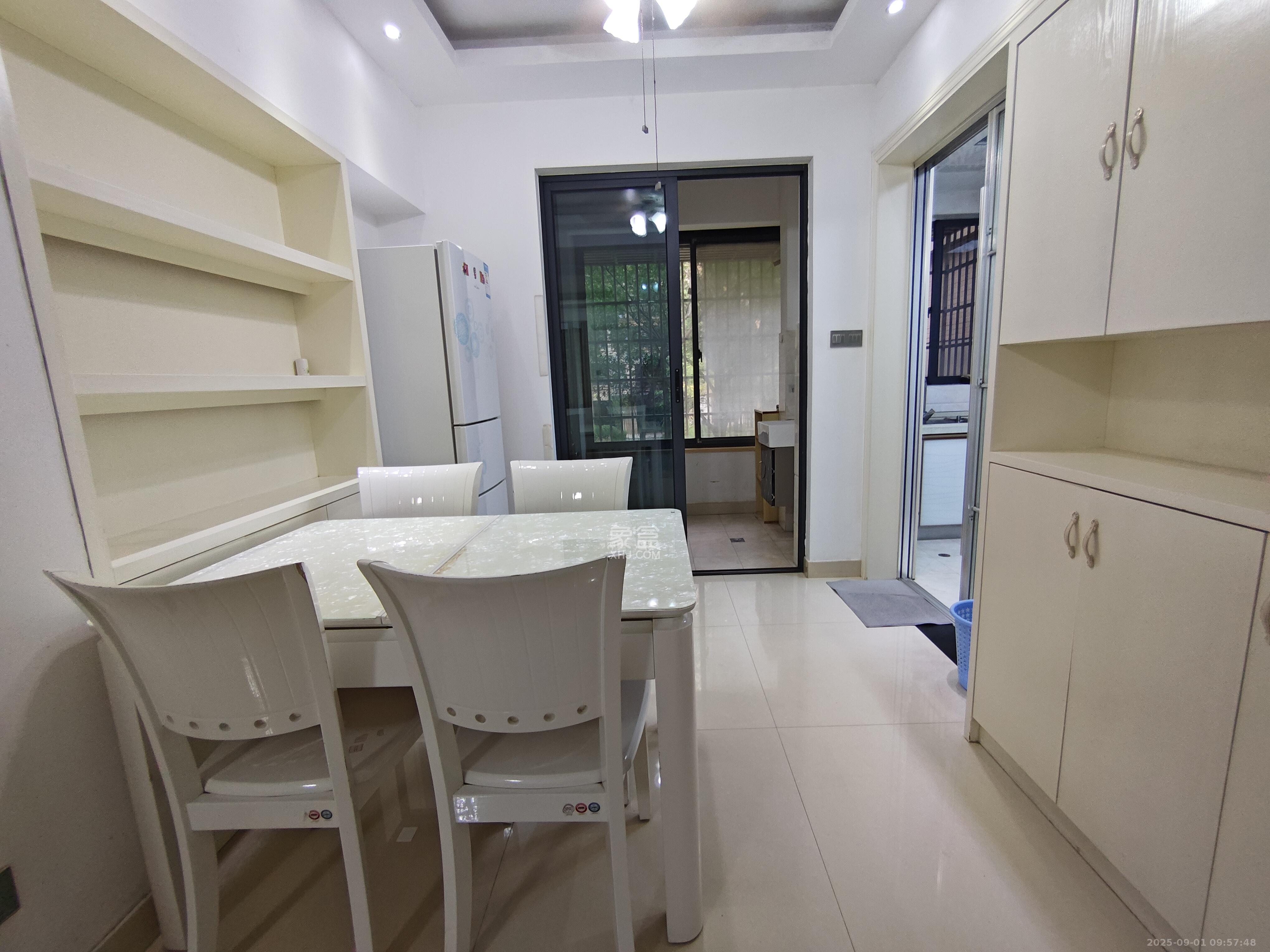 保利麓谷林语A区  3室2厅1卫    2500.0元/月室内图