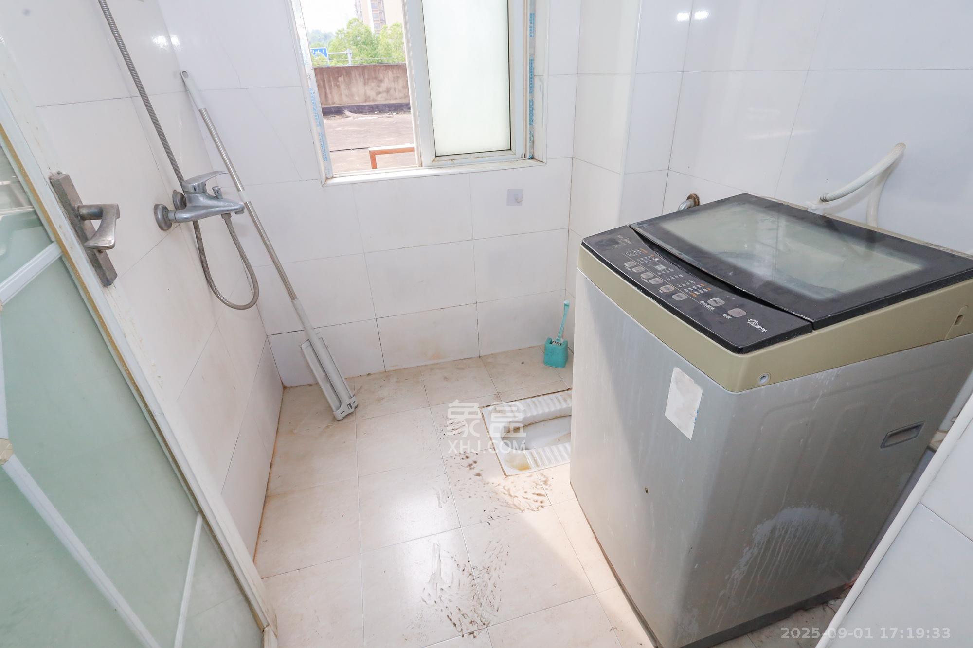 谷山庭院一期  4室2厅1卫    70.0万 谷山庭院一期  4室2厅1卫    70.0万卫生间