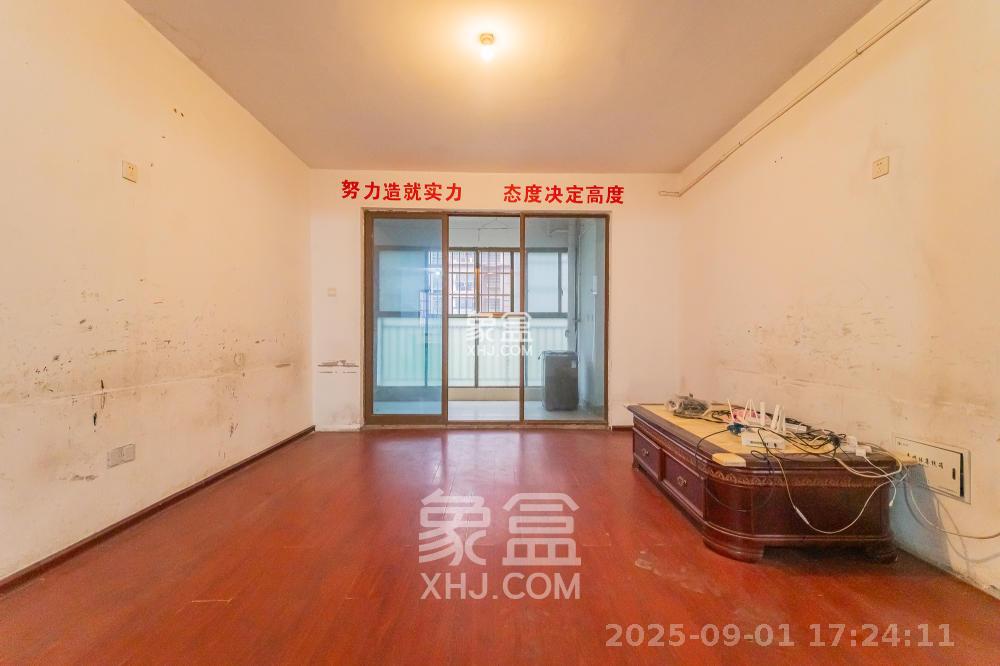 湖湾世景  4室2厅1卫    2000.0元/月 湖湾世景  4室2厅1卫    2000.0元/月室内图