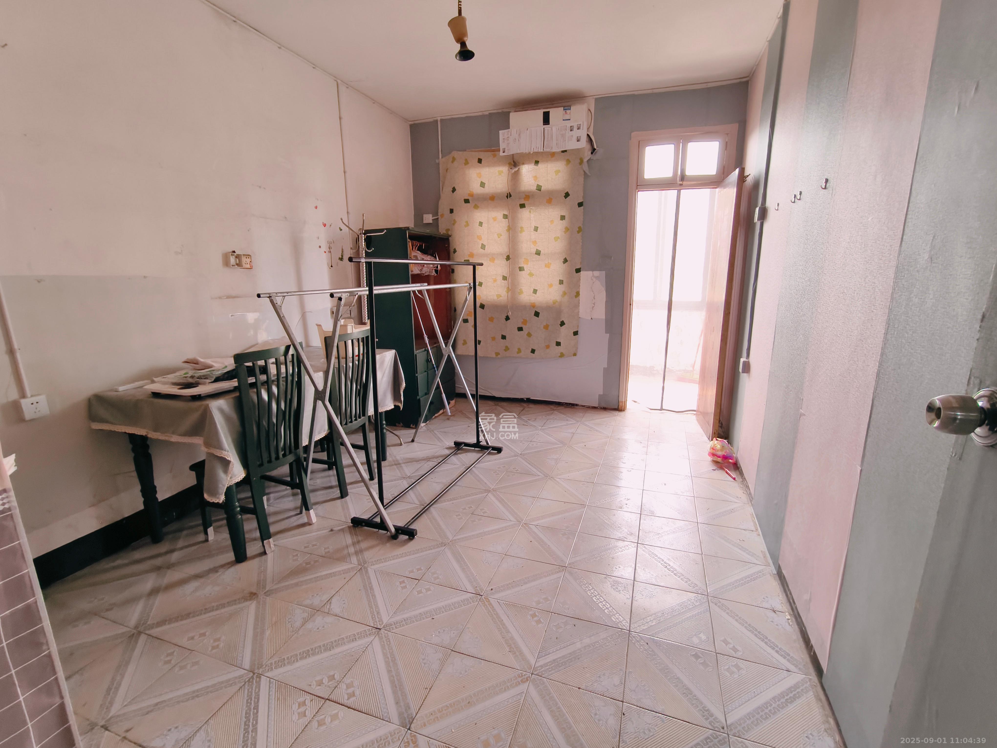 曙光路友阿宿舍 2室1厅1卫 1100.0元/月 曙光路友阿宿舍 2室1厅1卫 1100.0元/月室内图