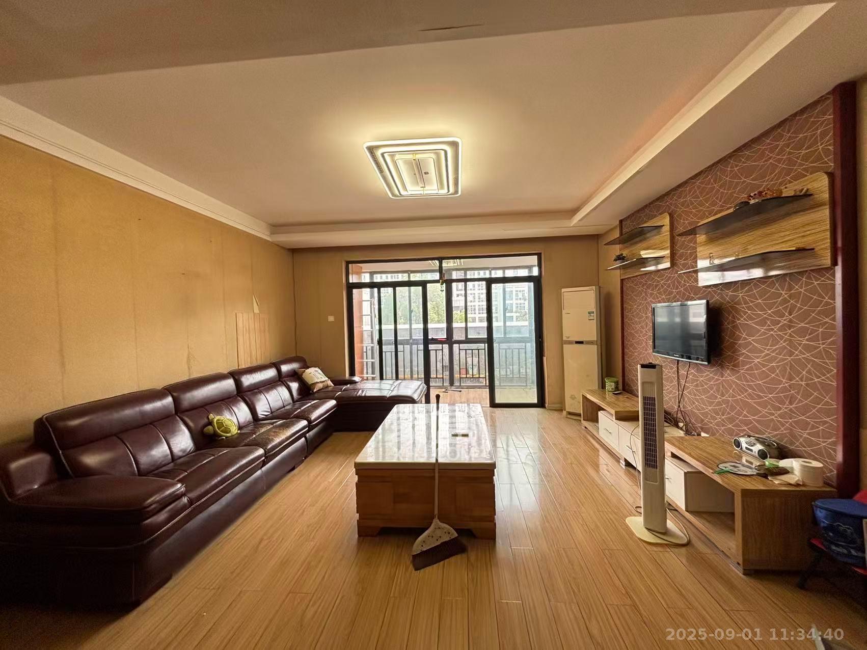 香樟雅郡  4室2厅2卫    3300.0元/月 香樟雅郡  4室2厅2卫    3300.0元/月室内图