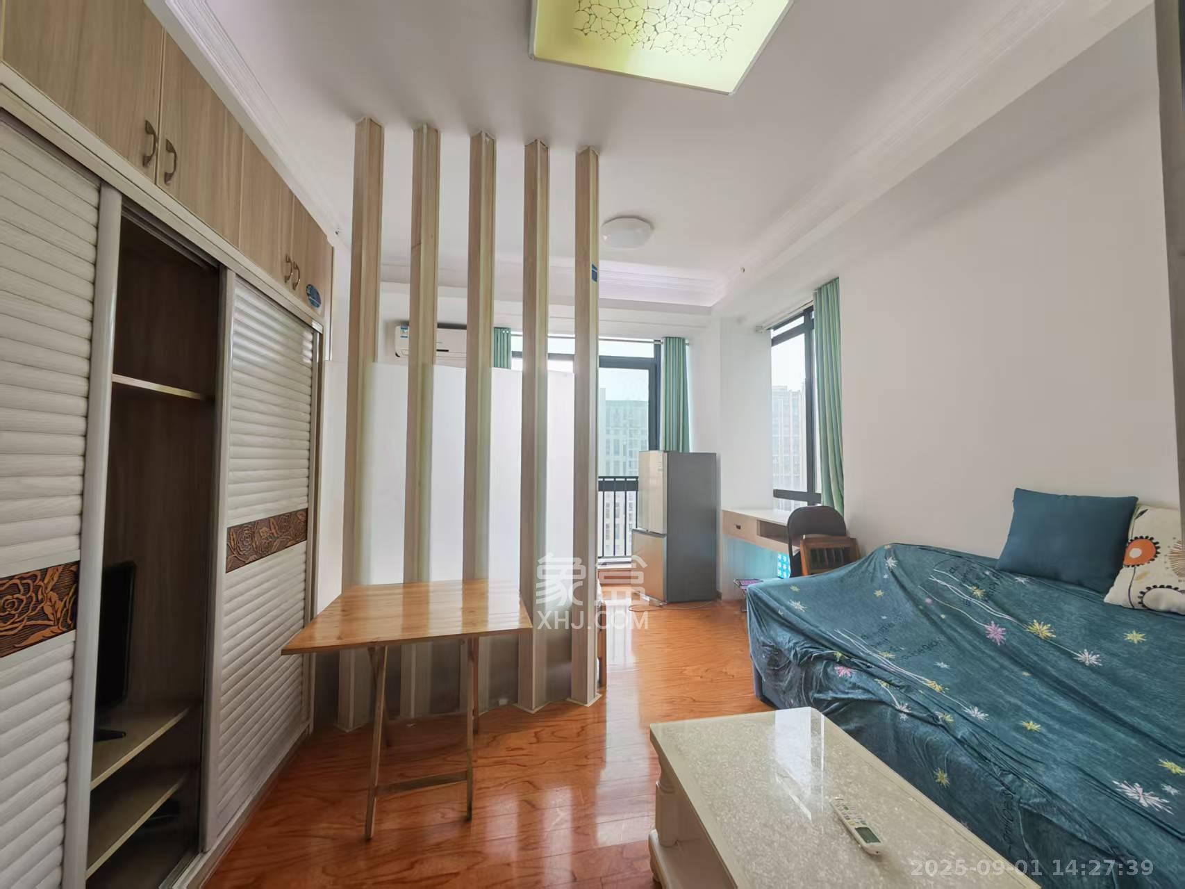 金茂梅溪湖  1室1厅1卫    1500.0元/月 金茂梅溪湖  1室1厅1卫    1500.0元/月