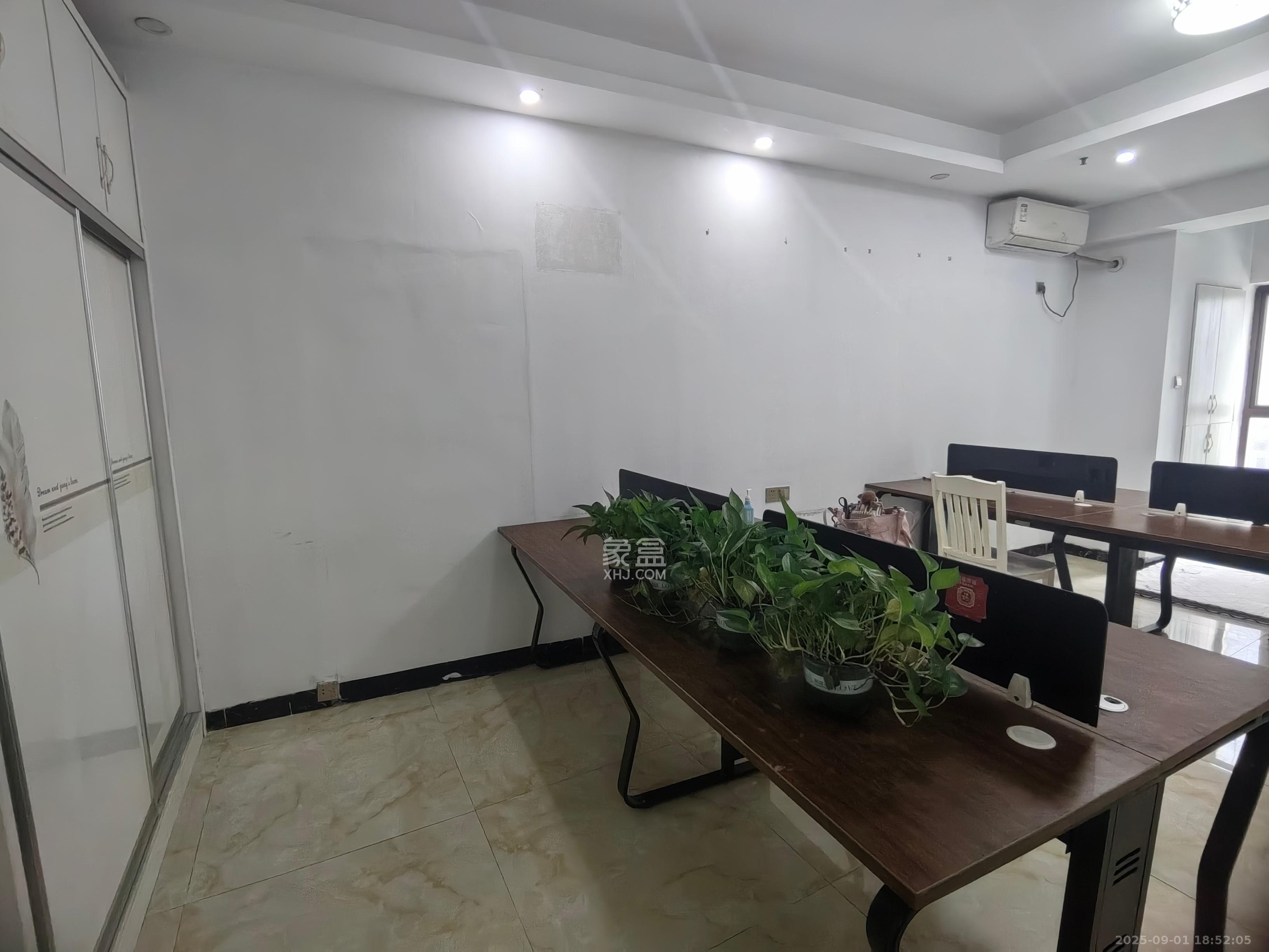 高升时代广场(冠铭商务中心)  1室0厅1卫    1400.0元/月 高升时代广场(冠铭商务中心)  1室0厅1卫    1400.0元/月室内图