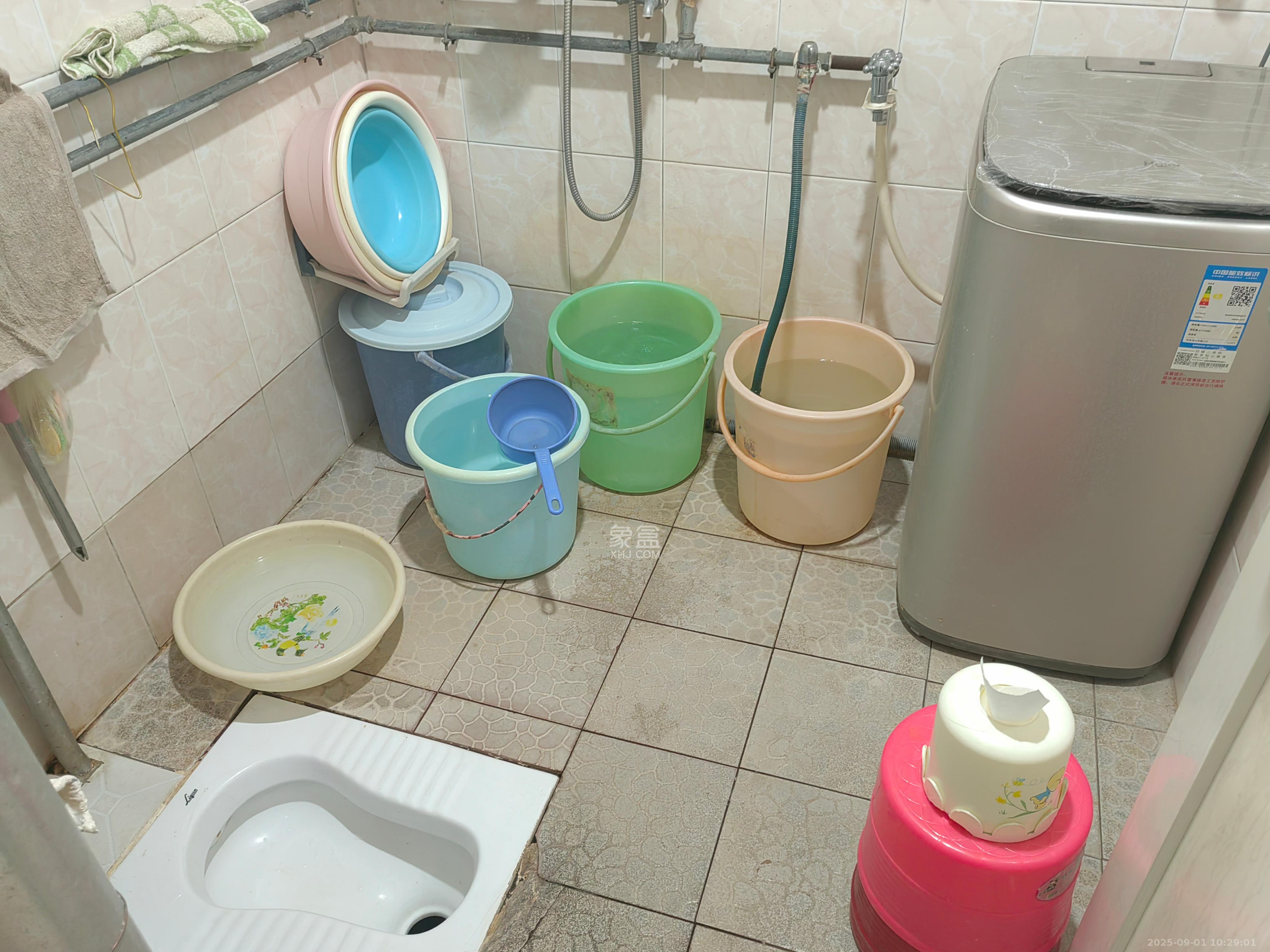 八一桥工商银行家属楼 3室2厅2卫 2700.0元/月 八一桥工商银行家属楼 3室2厅2卫 2700.0元/月室内图