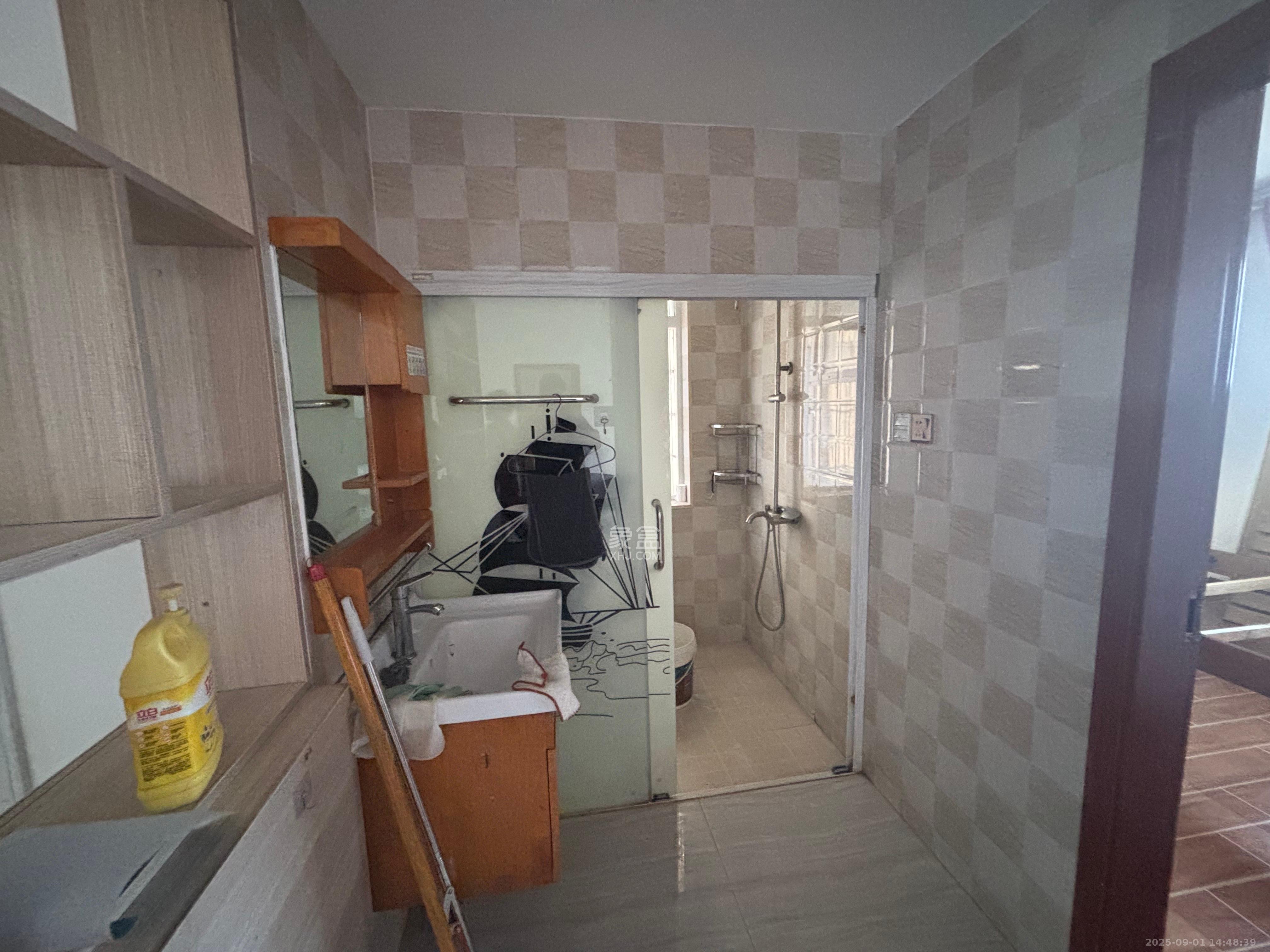 荷韵园 2室2厅1卫 1700.0元/月 荷韵园 2室2厅1卫 1700.0元/月室内图