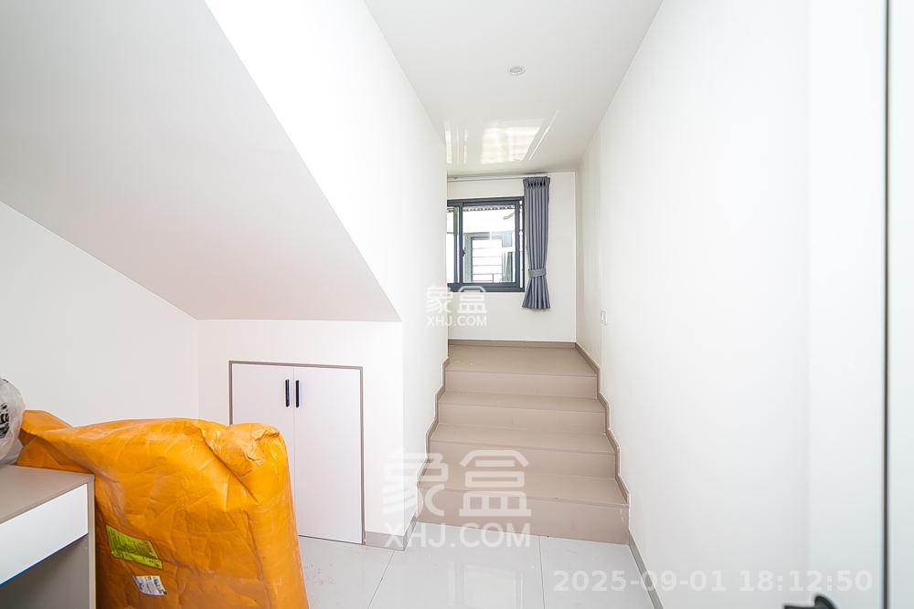 逸景苑 3室2厅2卫 2000.0元/月 逸景苑 3室2厅2卫 2000.0元/月室内图