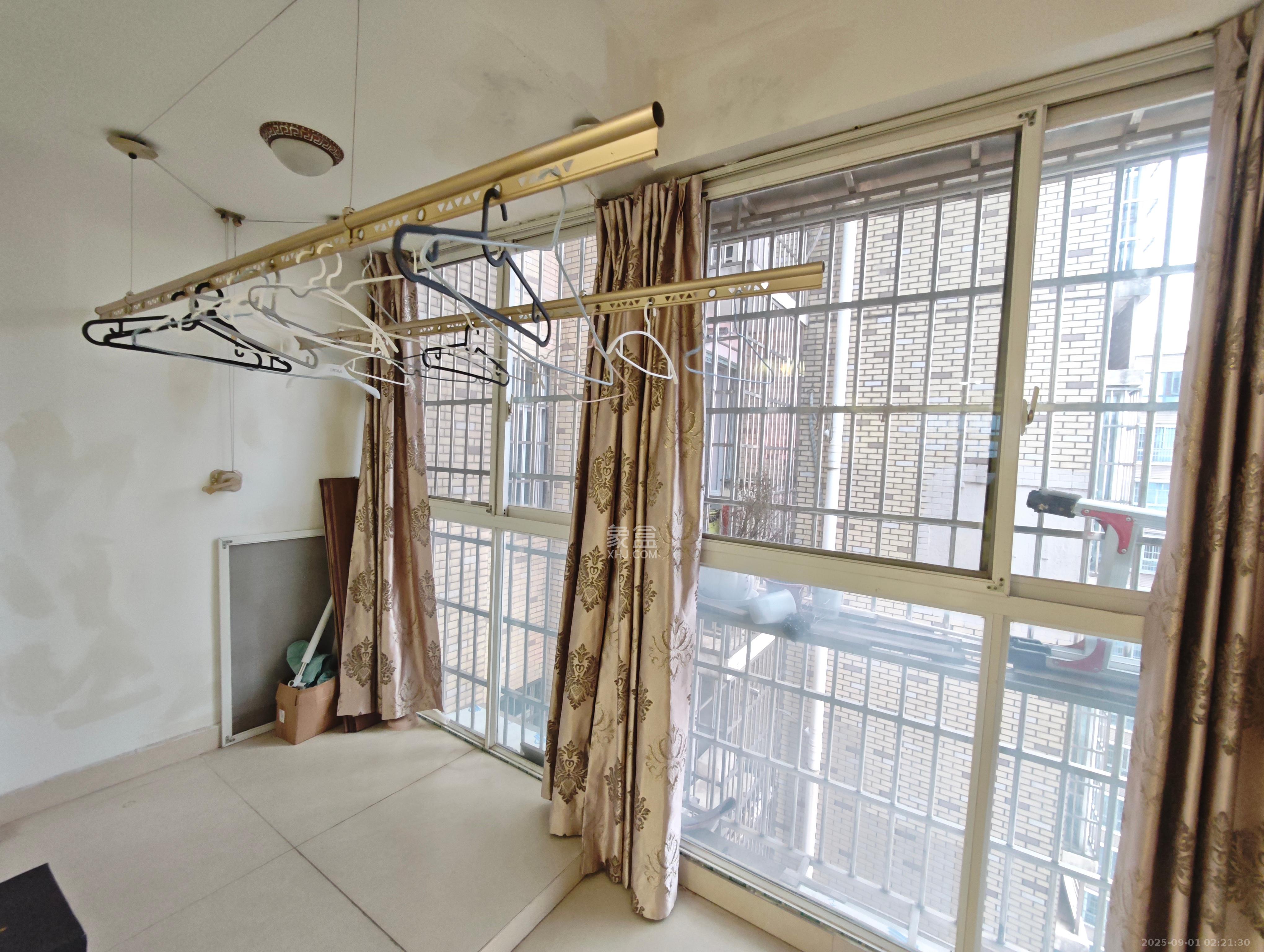 天天向上  3室2厅1卫    2800.0元/月室内图