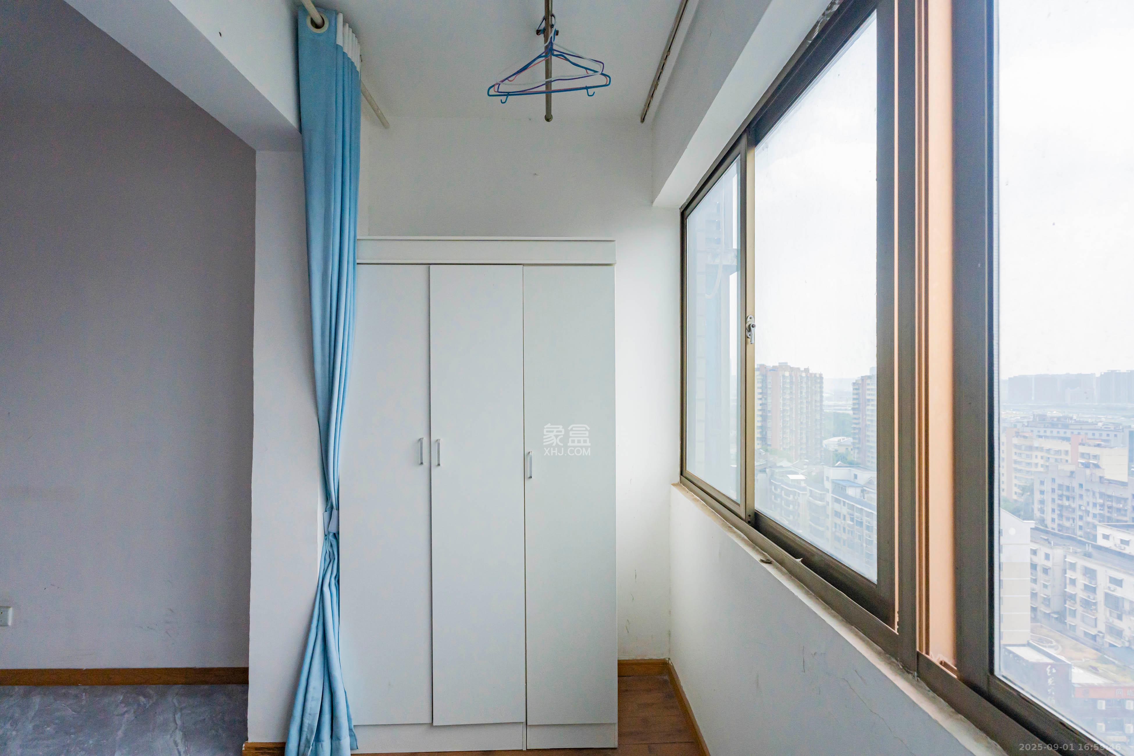 华府壹航线  3室2厅2卫    70.0万 华府壹航线  3室2厅2卫    70.0万阳台