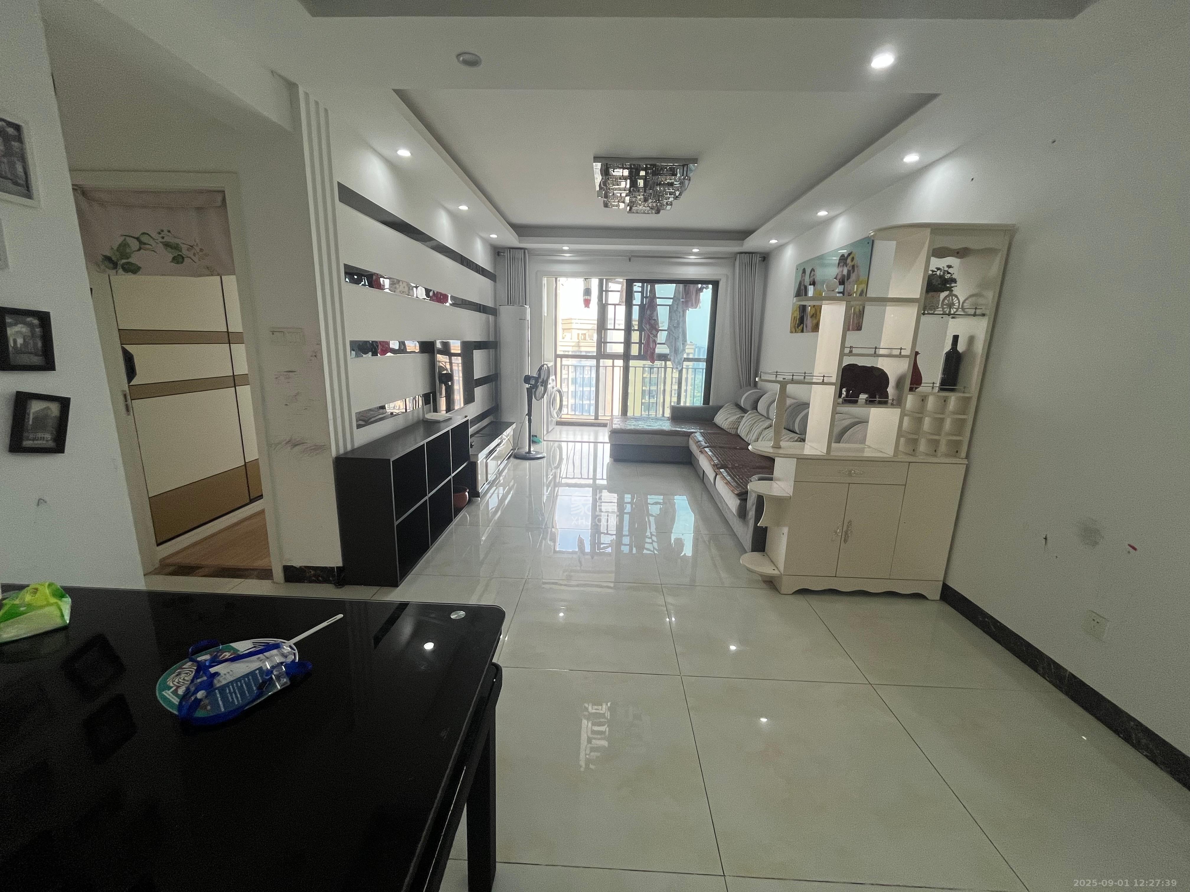 华润橡树湾 3室2厅1卫 2100.0元/月 华润橡树湾 3室2厅1卫 2100.0元/月室内图