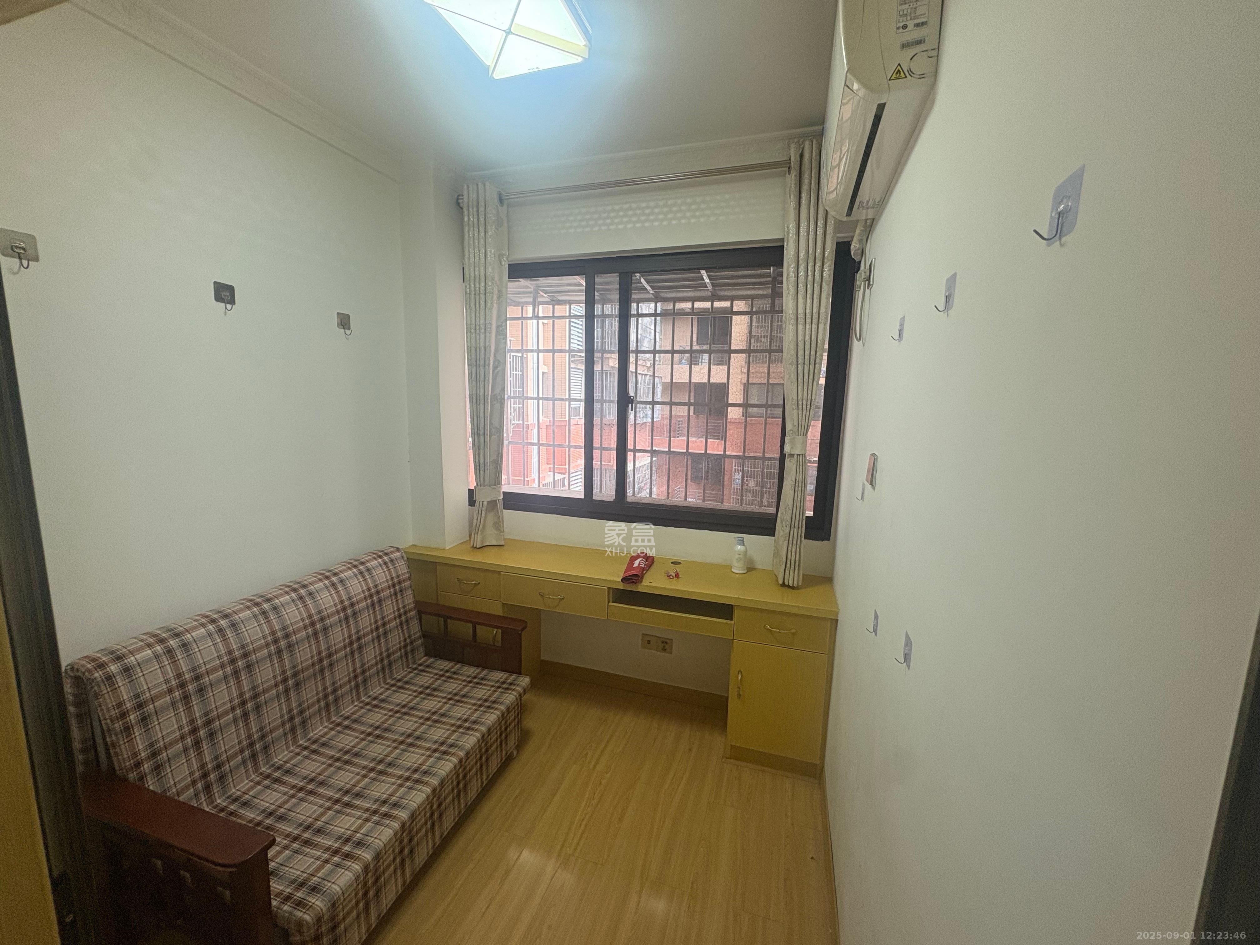 盛地春天里 3室2厅1卫 1400.0元/月 盛地春天里 3室2厅1卫 1400.0元/月室内图