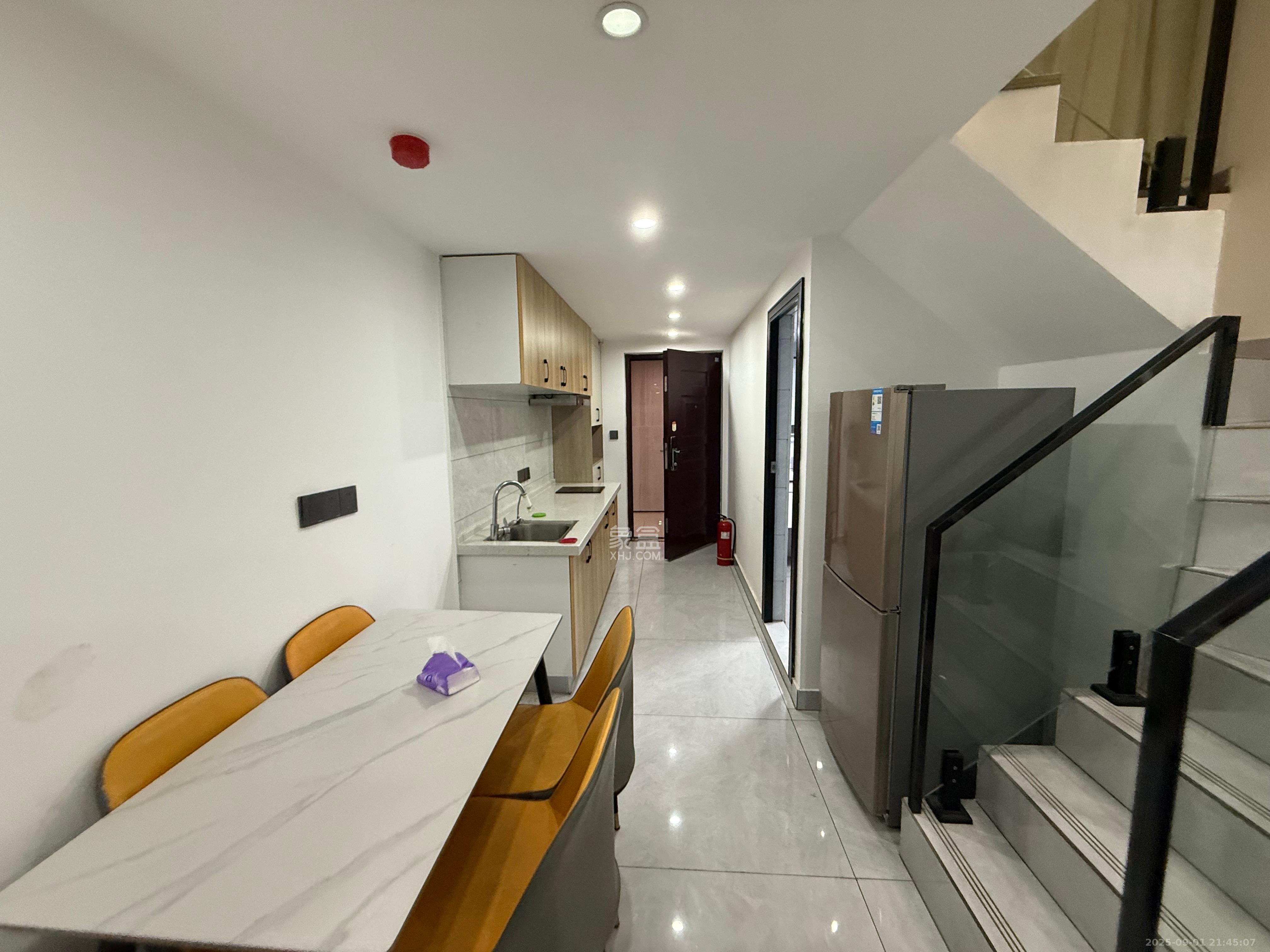 保利天禧EF区  2室2厅1卫    2600.0元/月 保利天禧EF区  2室2厅1卫    2600.0元/月室内图