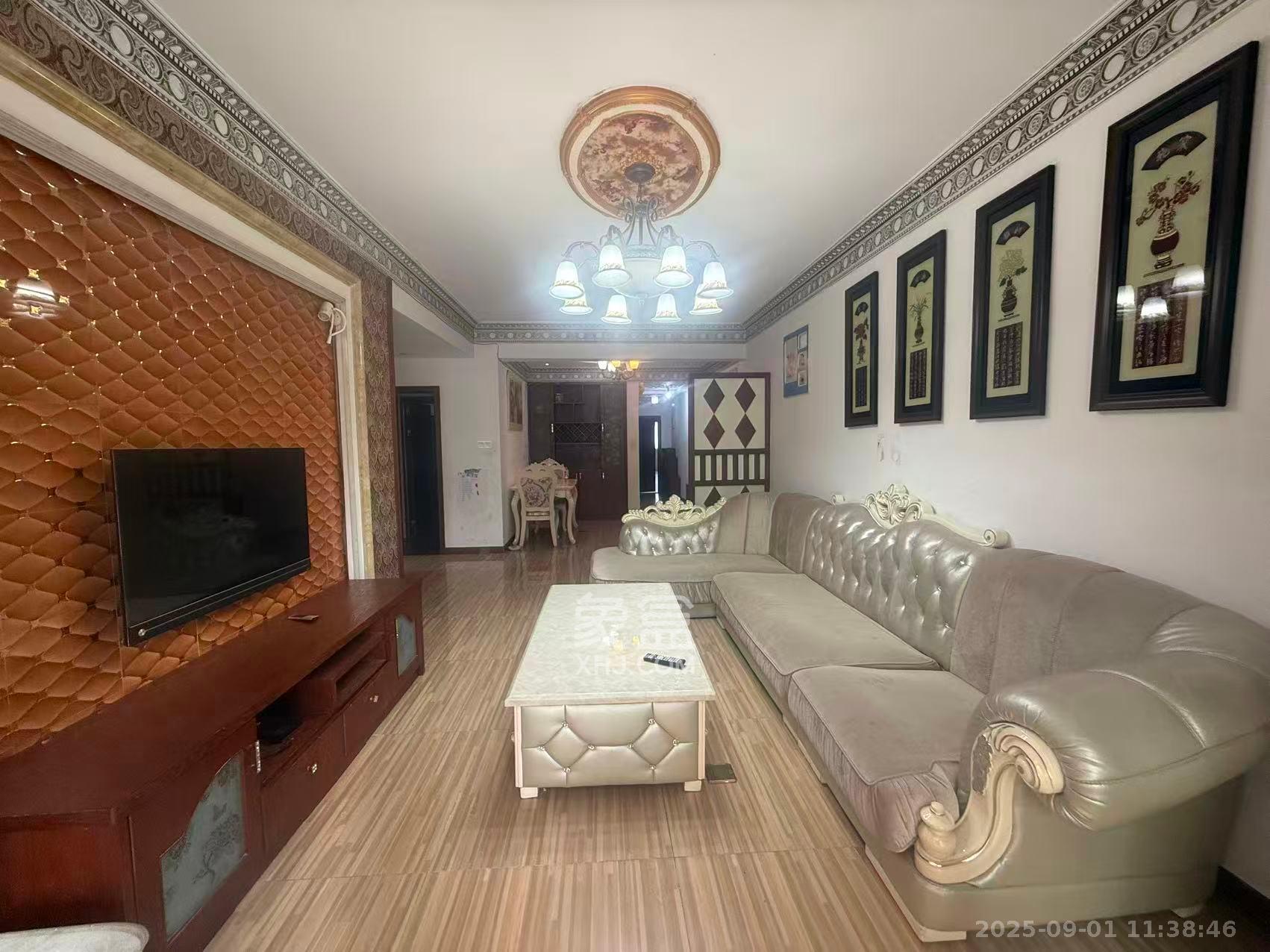 藏珑湖上国际花园  3室2厅2卫    2700.0元/月室内图