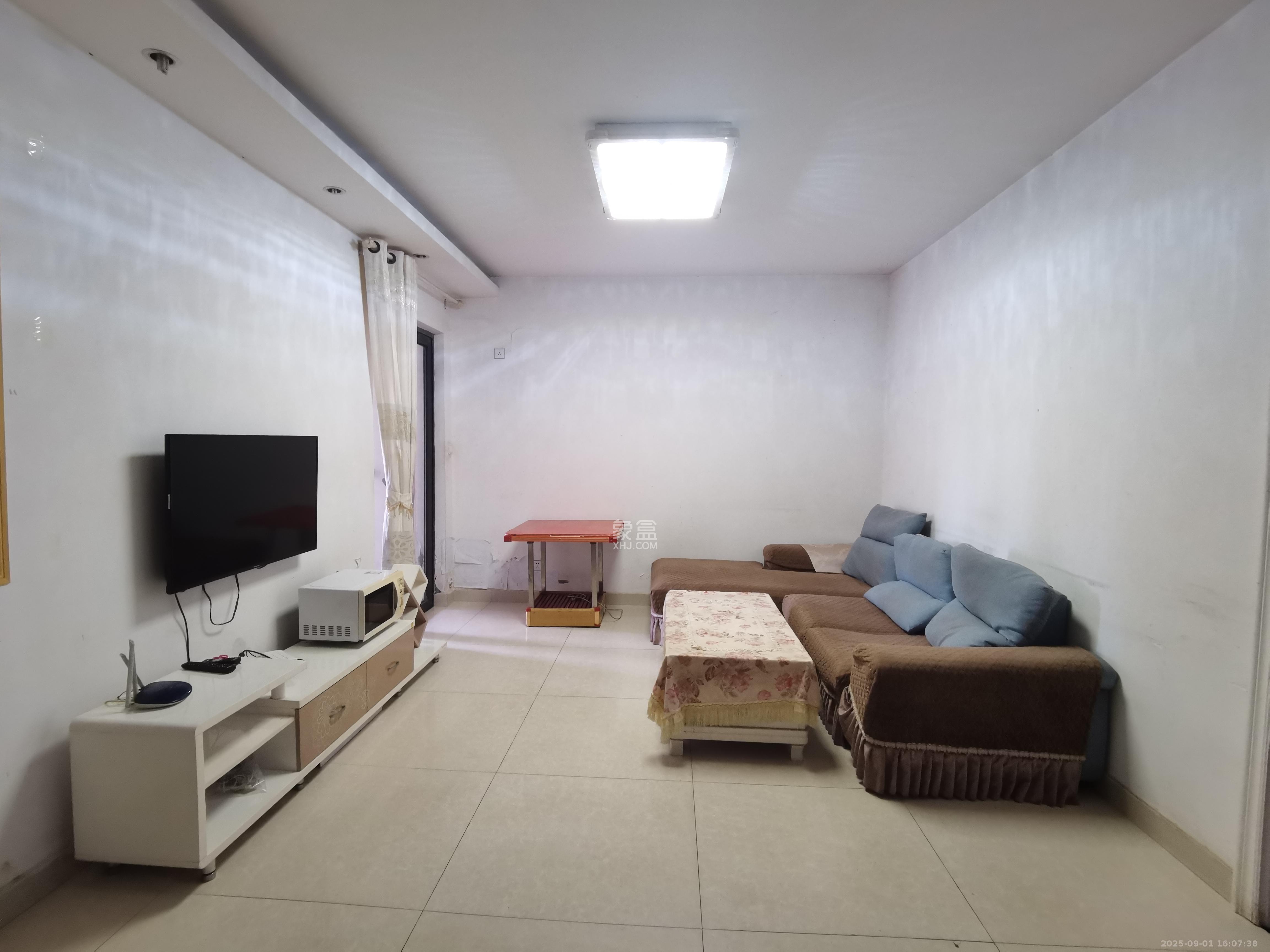 三一街区  3室2厅1卫    1700.0元/月 三一街区  3室2厅1卫    1700.0元/月