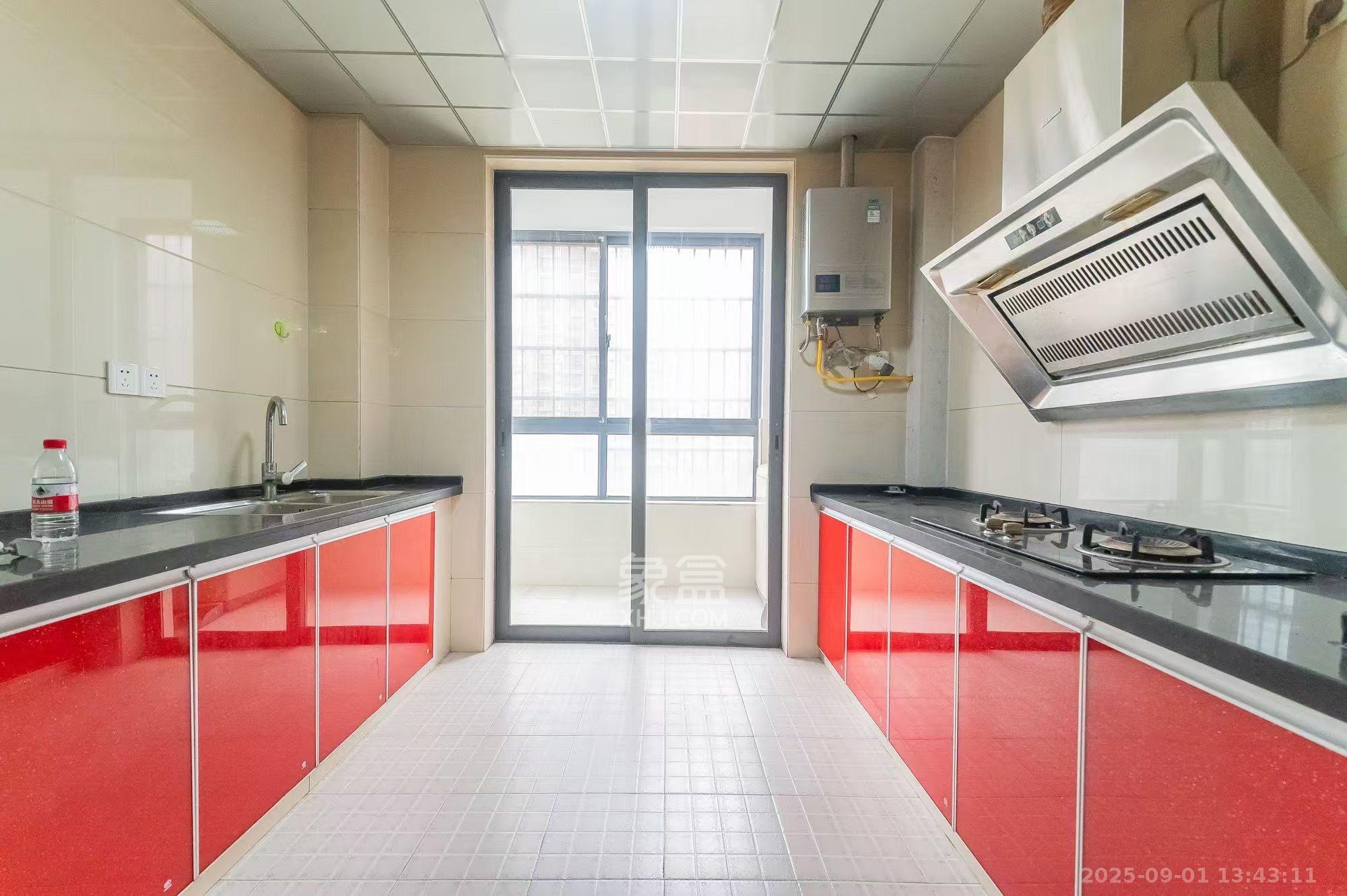 华润凤凰城二期  5室2厅2卫    3200.0元/月室内图