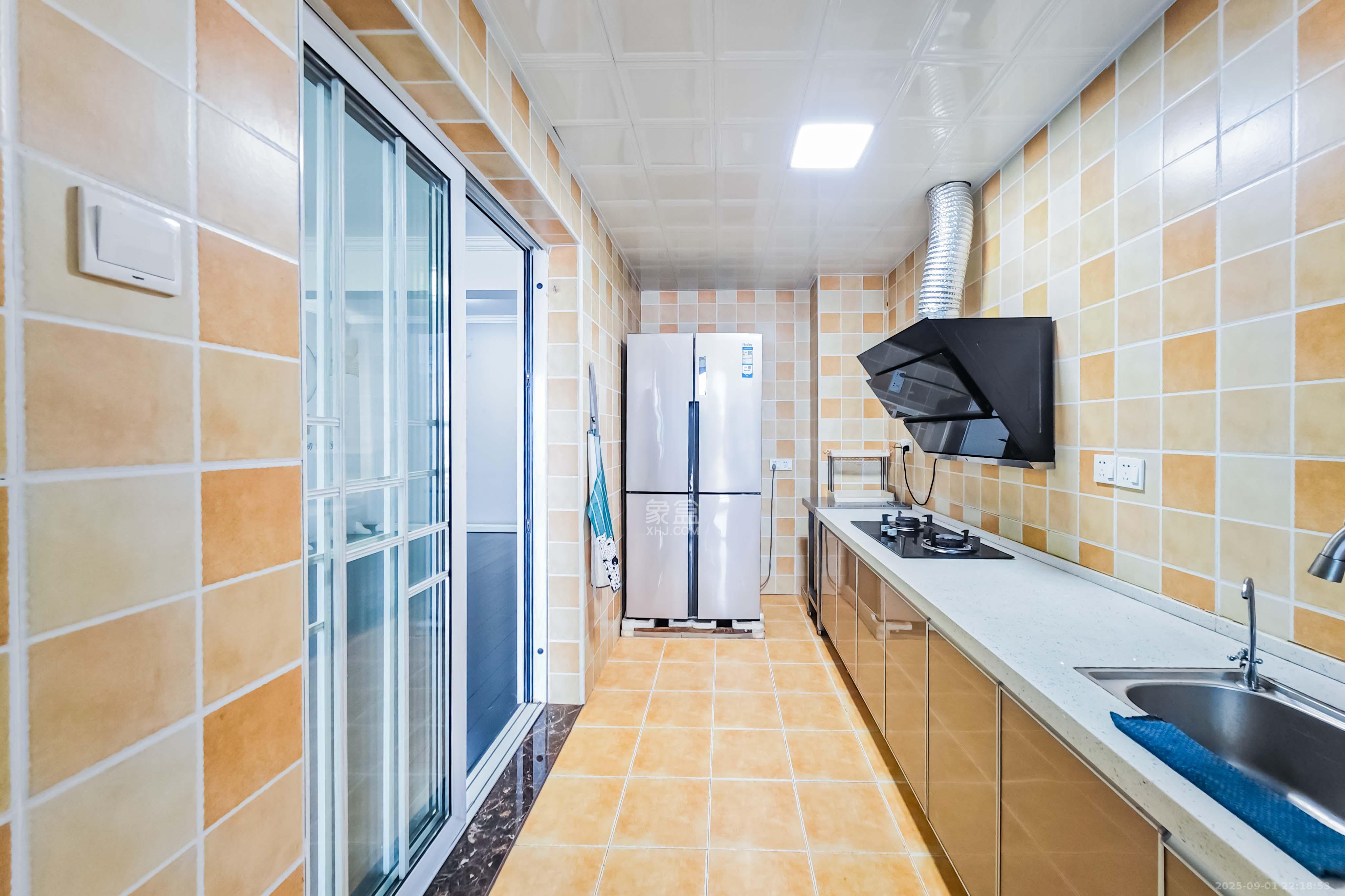 京武浪琴山一、二期  3室2厅2卫    246.0万厨房