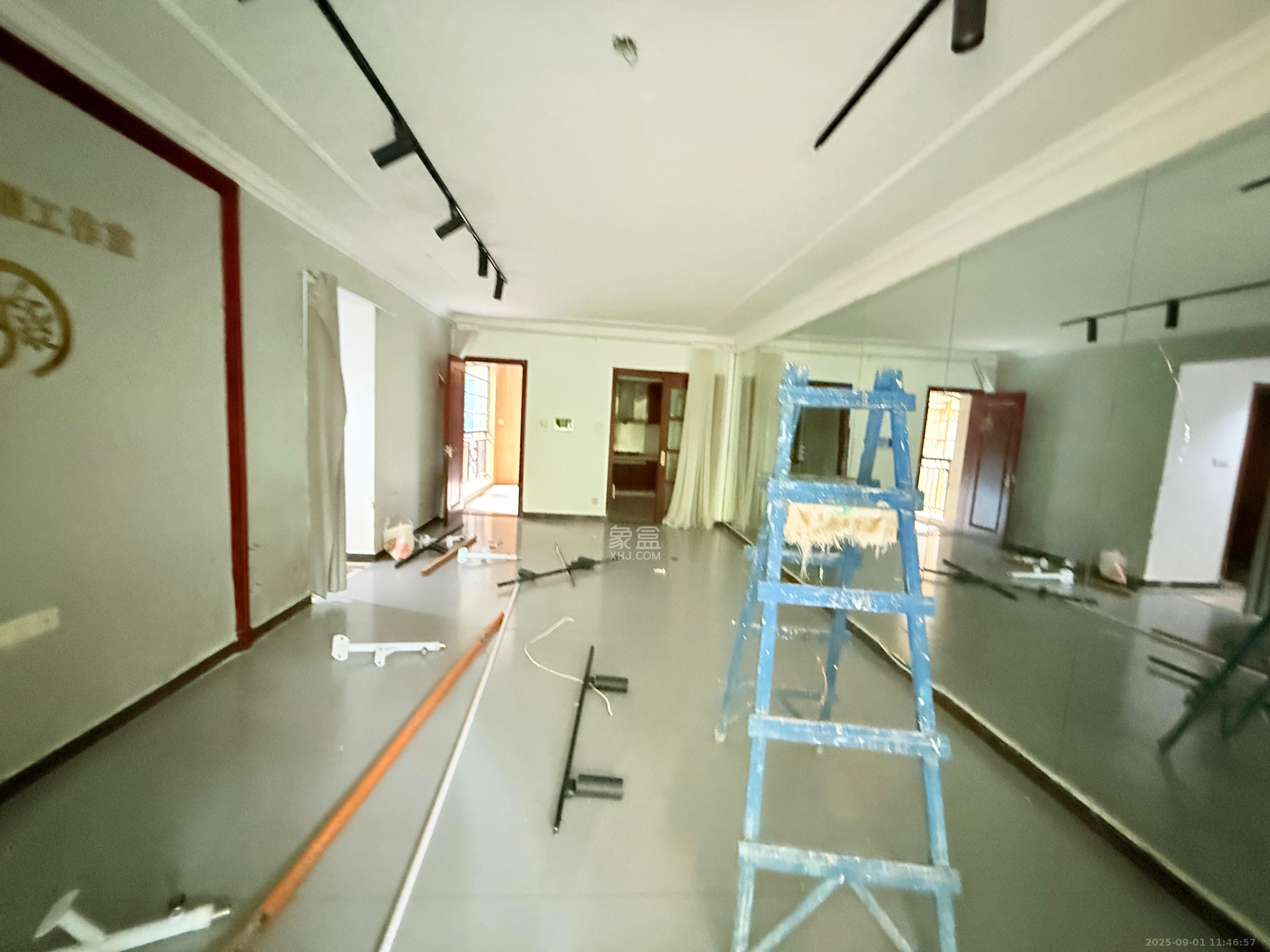 恒大绿洲  3室2厅1卫    2200.0元/月 恒大绿洲  3室2厅1卫    2200.0元/月室内图