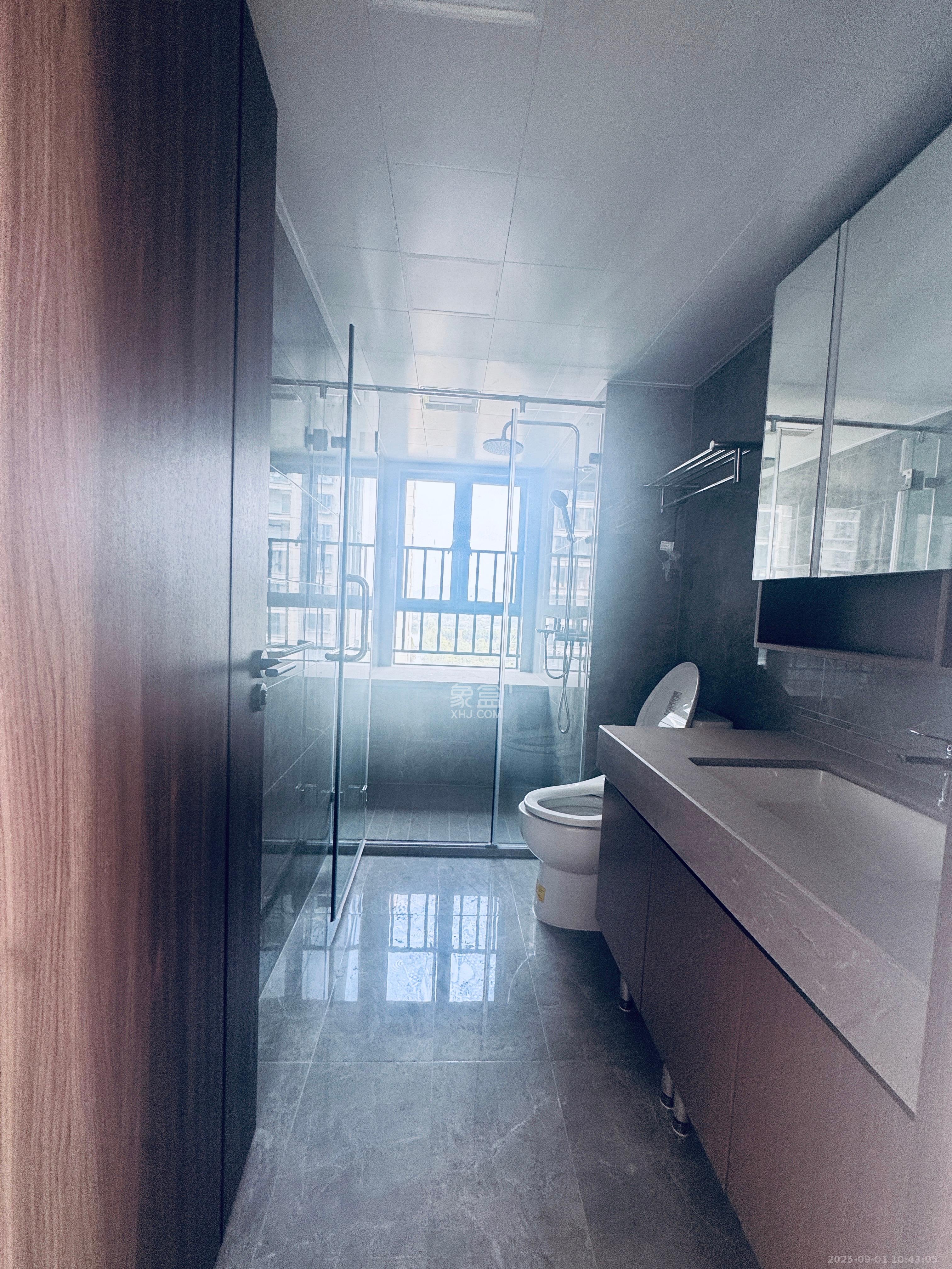 卓越洋湖晴翠  4室2厅1卫    3800.0元/月室内图