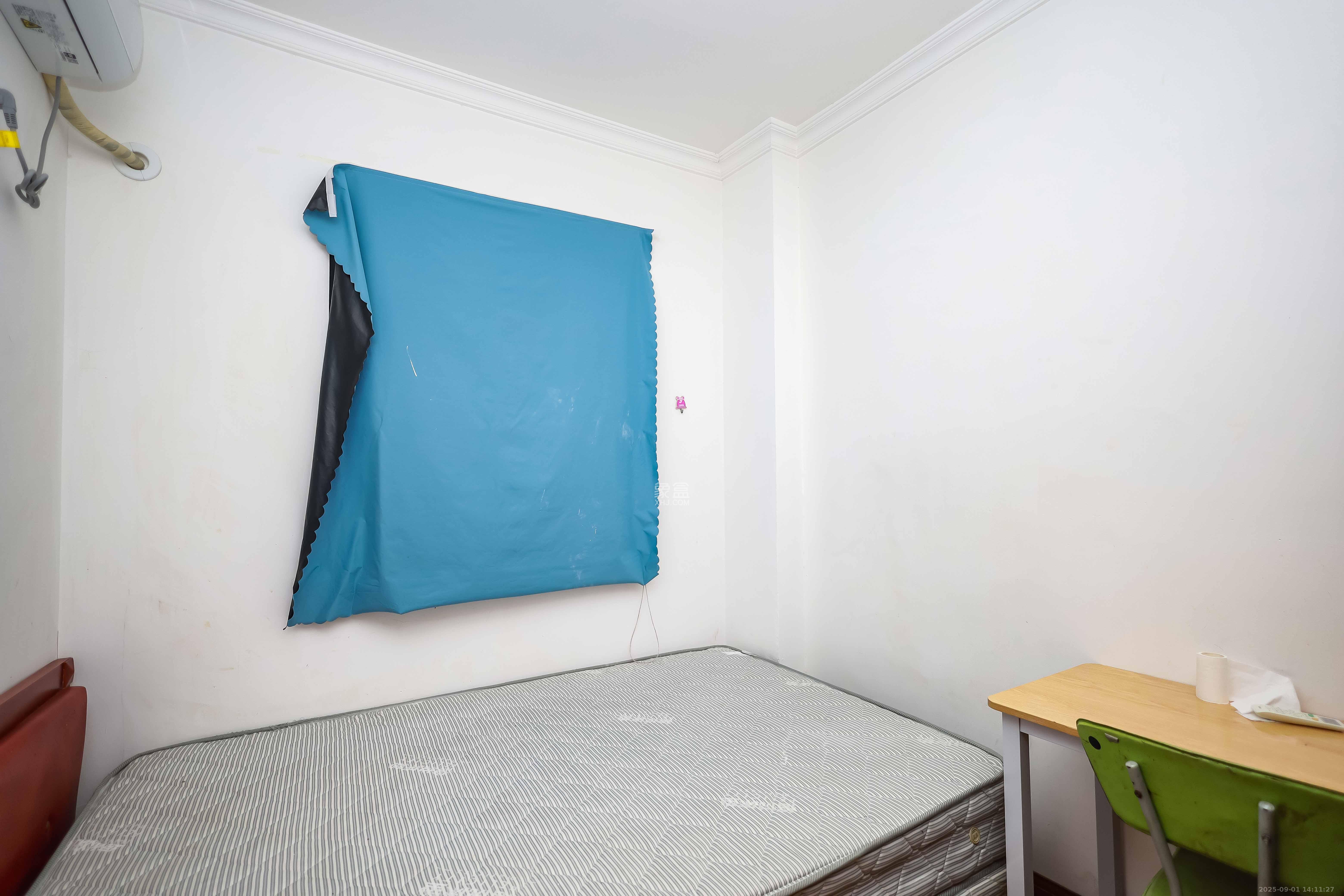 西城龙庭  4室2厅1卫    130.0万卧室