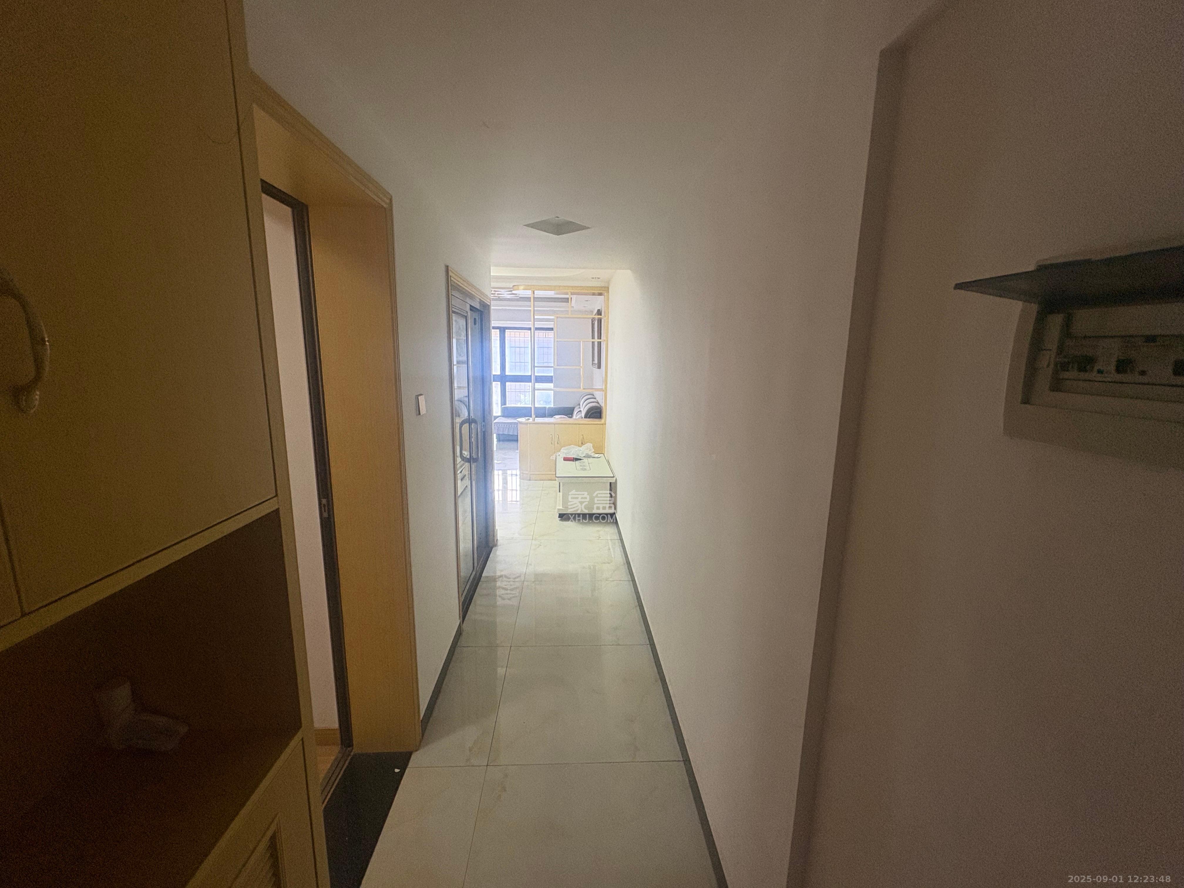 盛地春天里 3室2厅1卫 1400.0元/月 盛地春天里 3室2厅1卫 1400.0元/月室内图