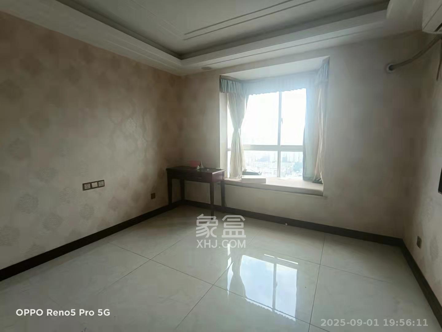 高桥现代商贸城  4室1厅1卫    4500.0元/月室内图