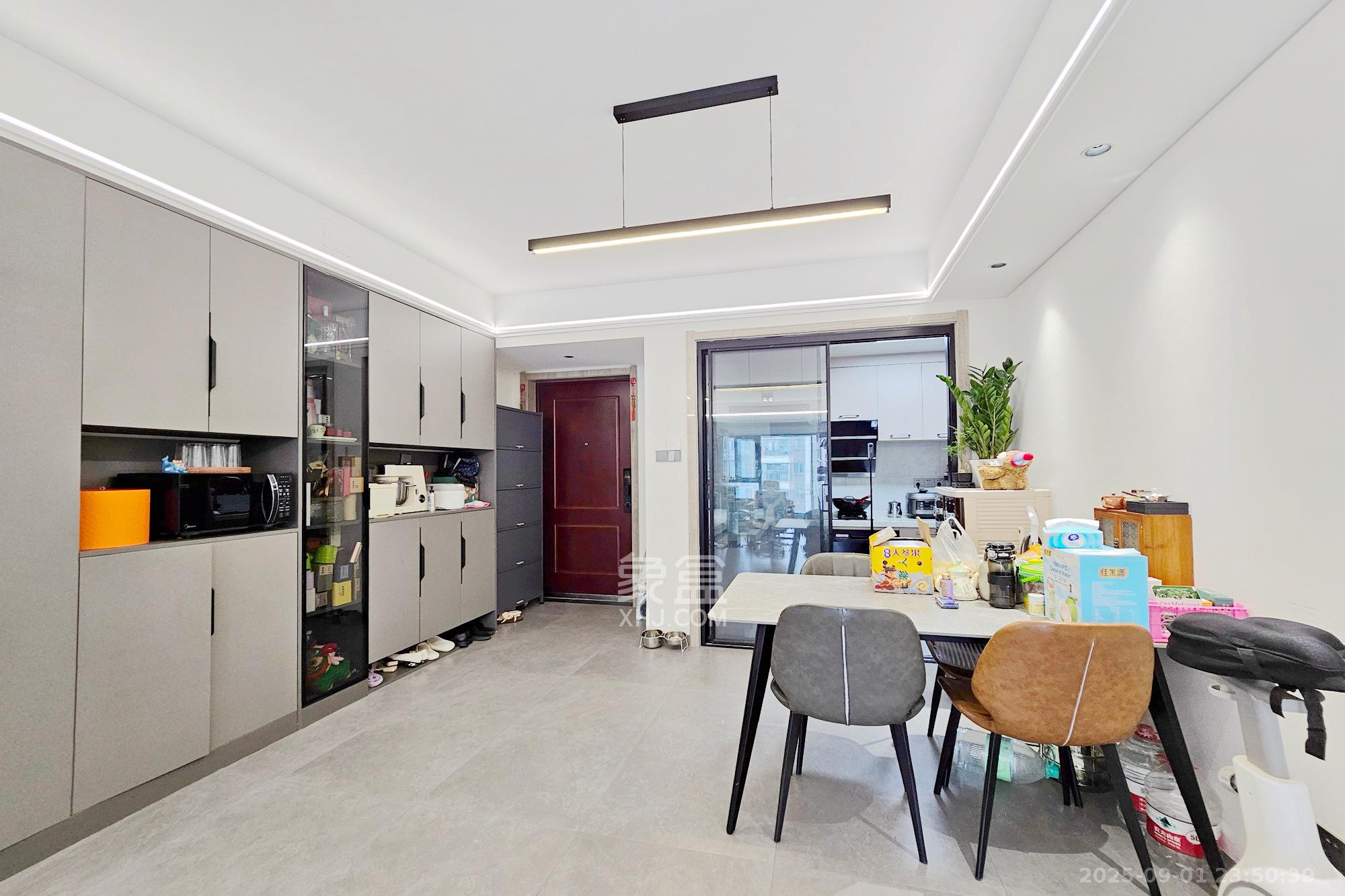 阳光城尚东湾蓝莓苑  3室2厅2卫    125.0万 阳光城尚东湾蓝莓苑  3室2厅2卫    125.0万客厅