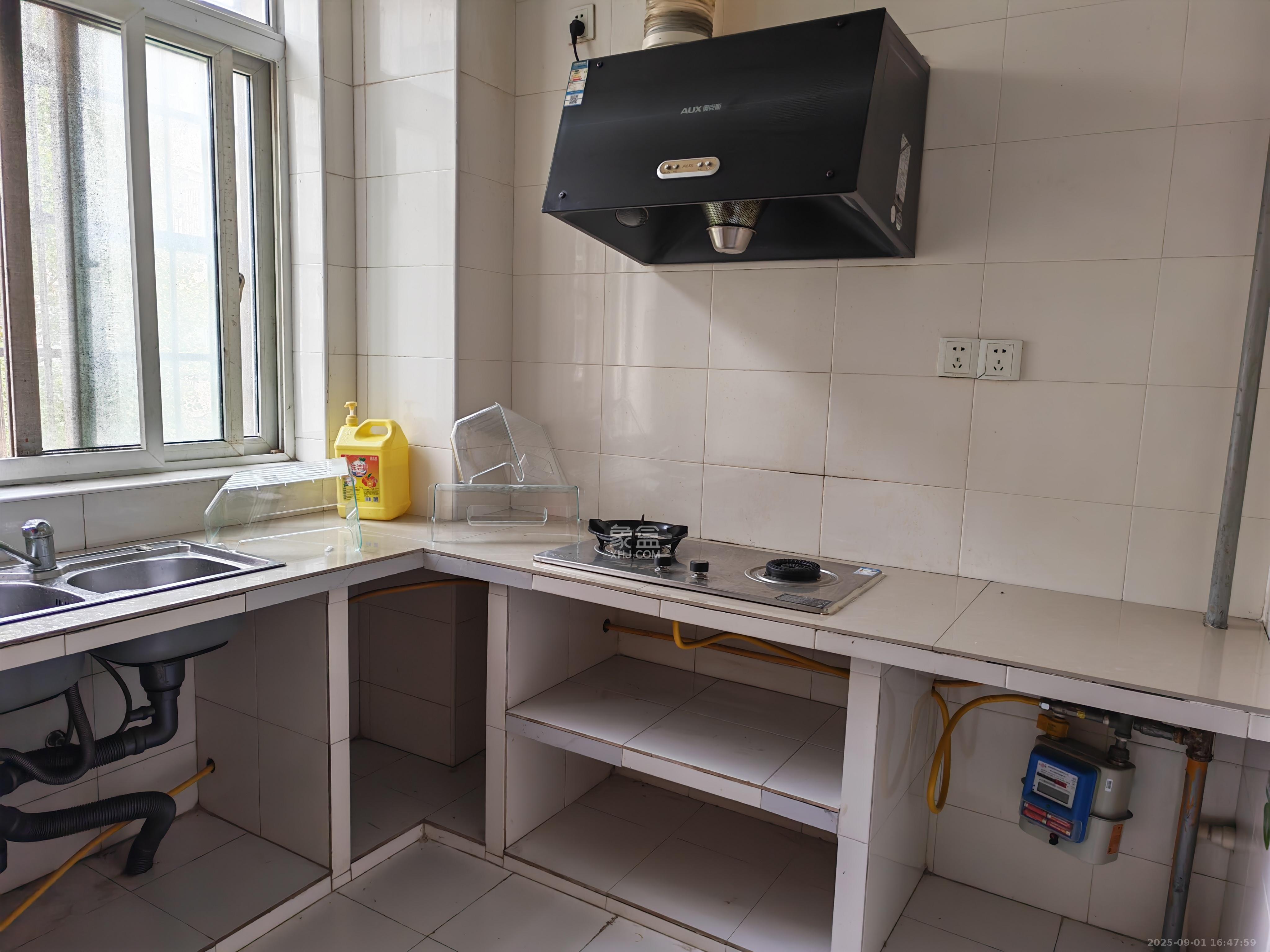 枫华府第  3室2厅2卫    1800.0元/月 枫华府第  3室2厅2卫    1800.0元/月室内图