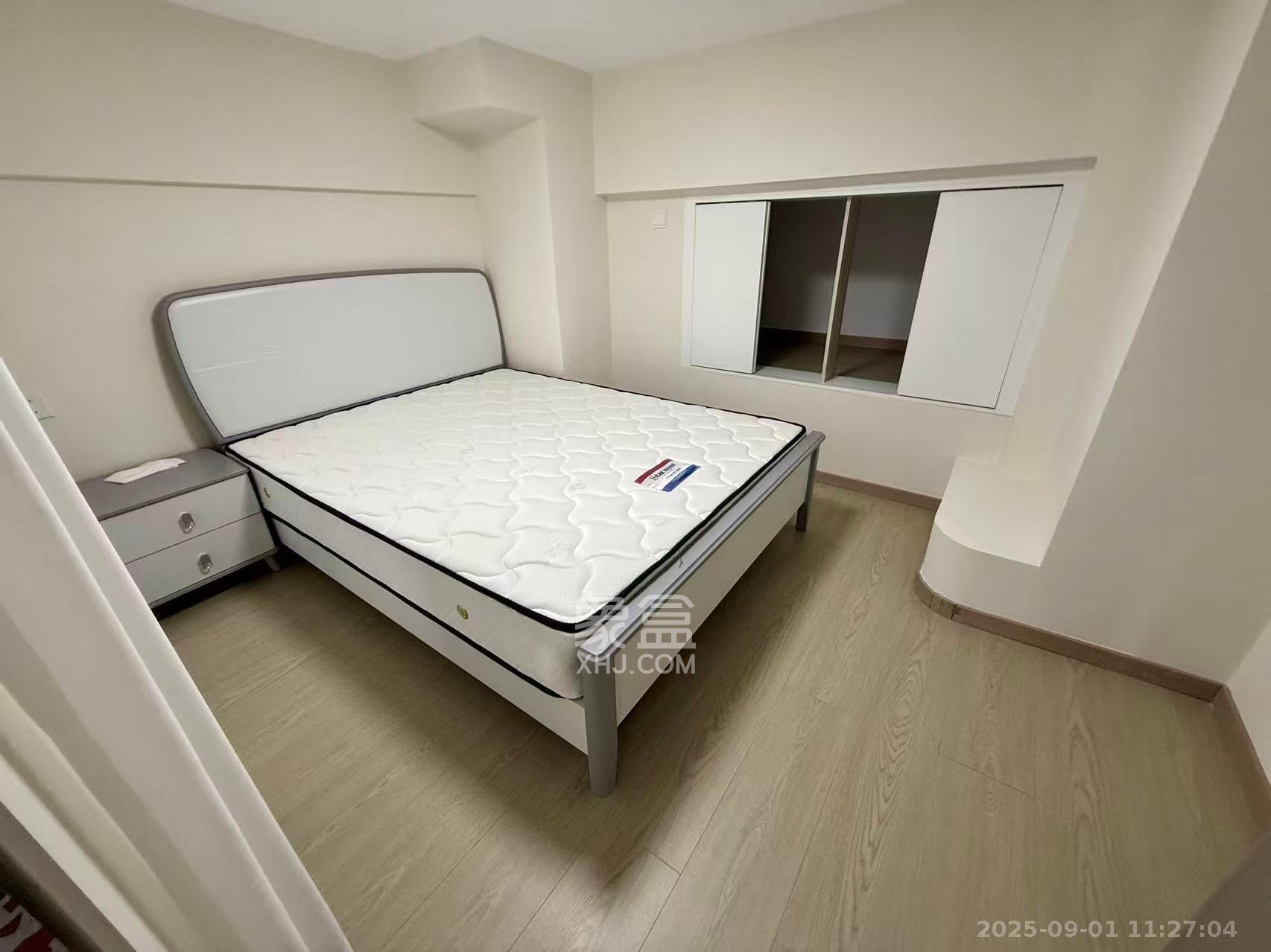 藏珑湖上公馆  1室1厅1卫    2500.0元/月室内图