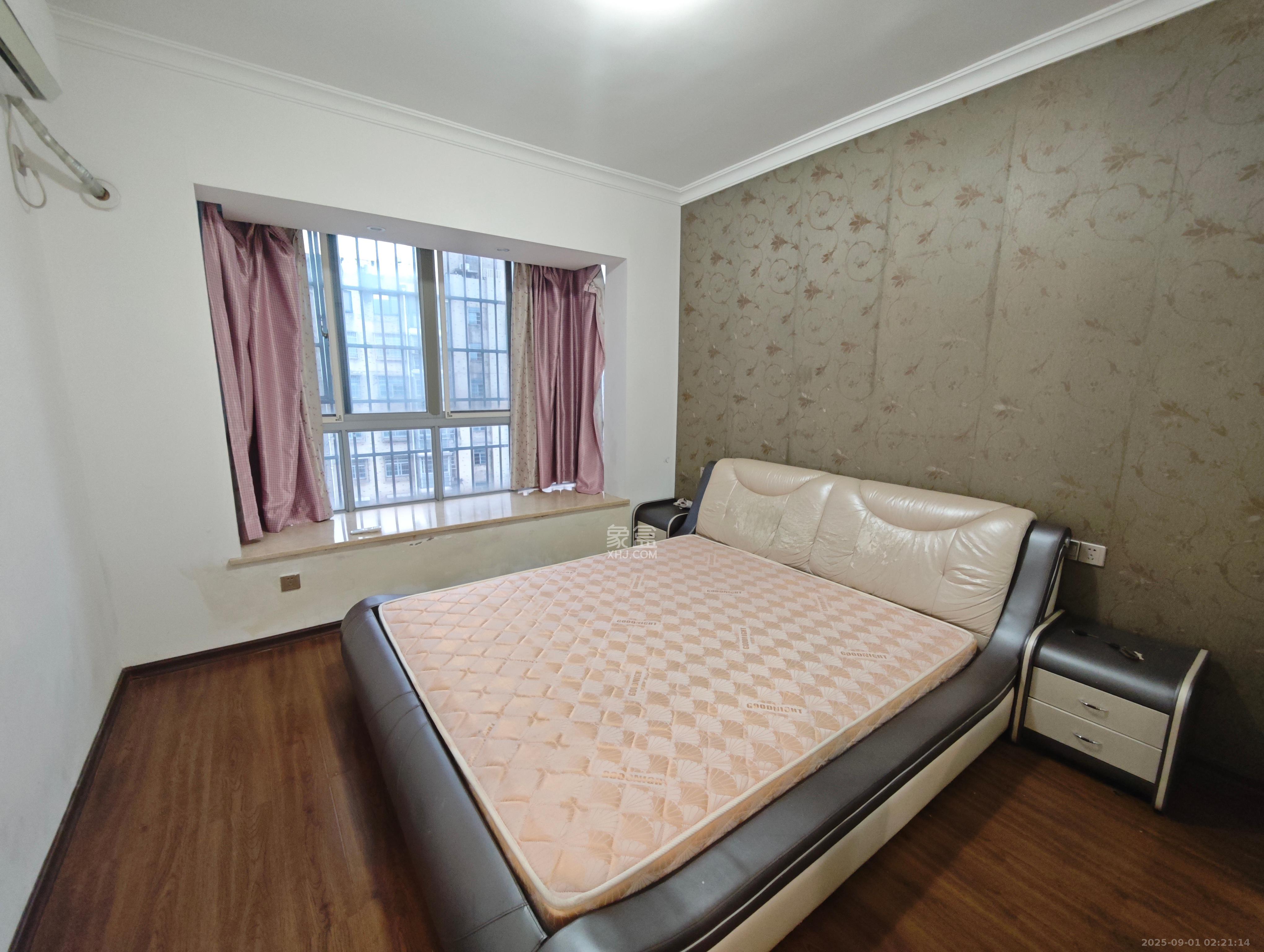 天天向上  3室2厅1卫    2800.0元/月室内图