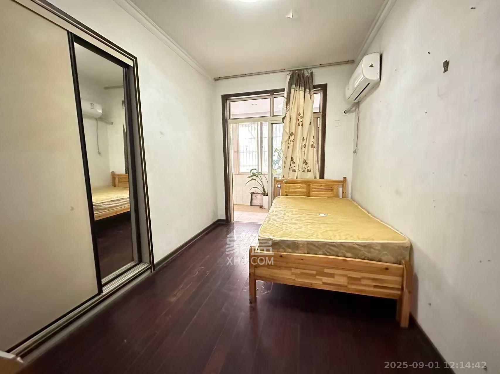 四方小区  4室2厅2卫    2500.0元/月室内图