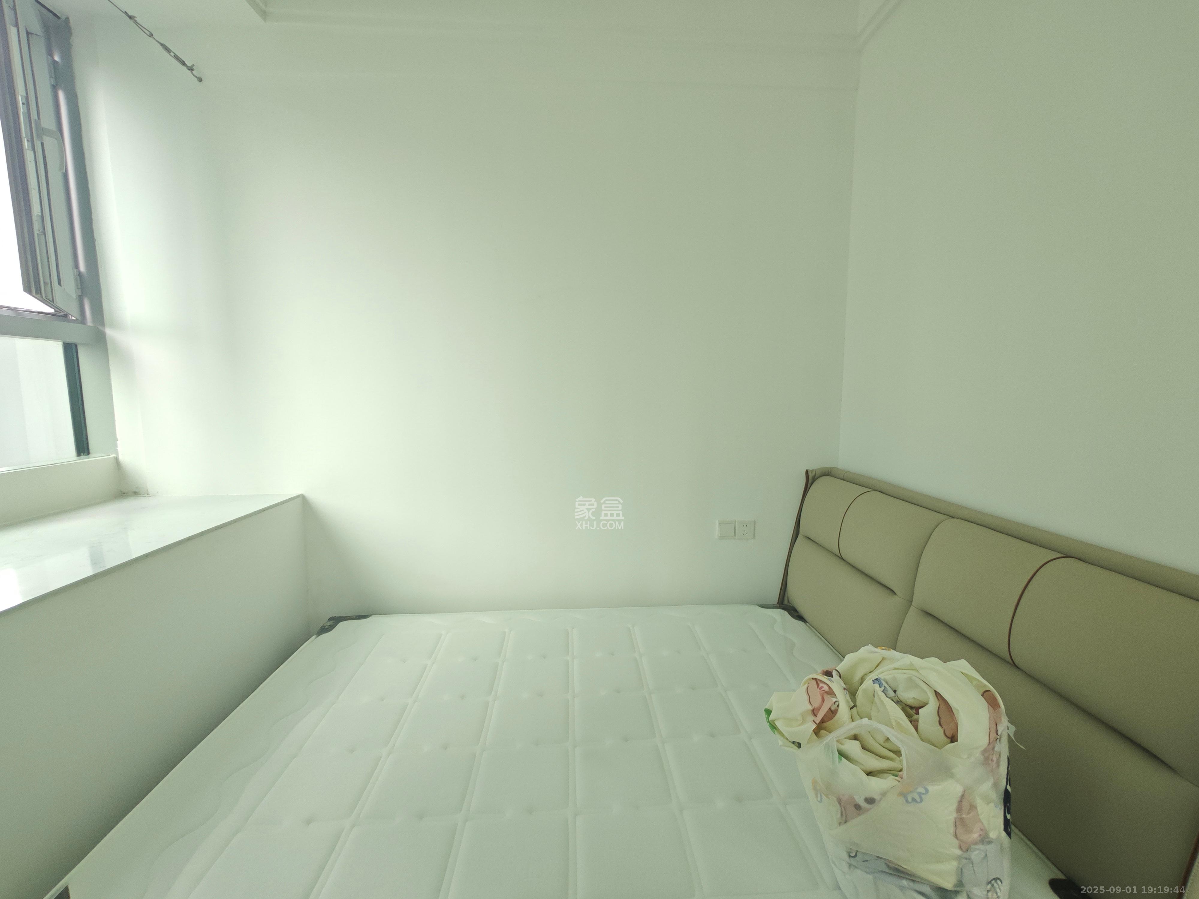 福晟翡翠湾  2室1厅1卫    2300.0元/月 福晟翡翠湾  2室1厅1卫    2300.0元/月室内图