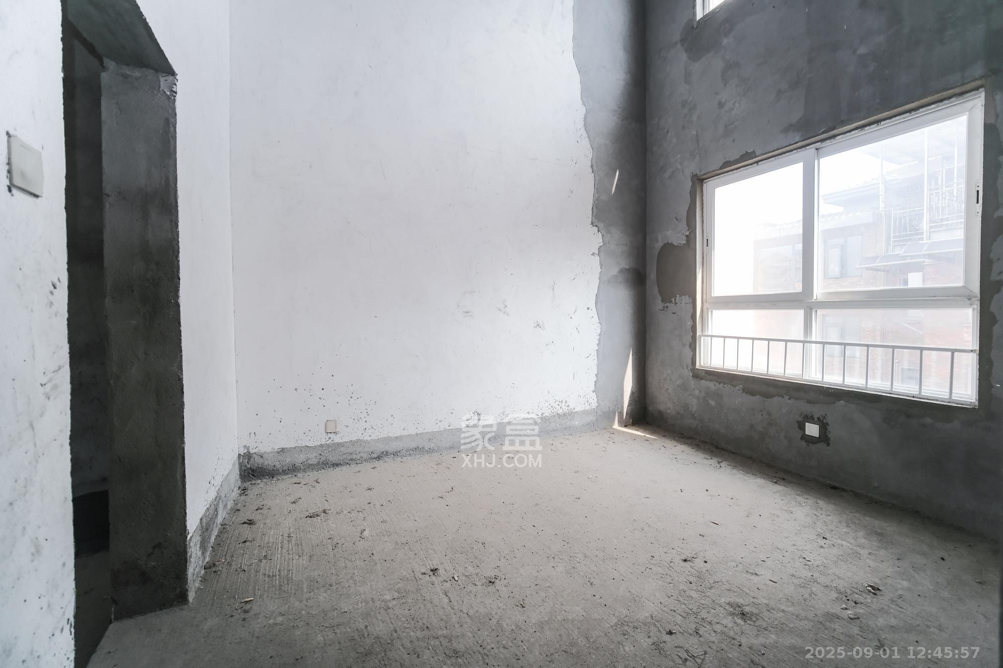 山水湾  6室3厅3卫    438.0万 山水湾  6室3厅3卫    438.0万卧室