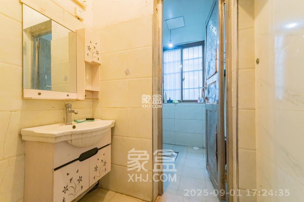 湖湾世景  4室2厅1卫    2000.0元/月 湖湾世景  4室2厅1卫    2000.0元/月室内图