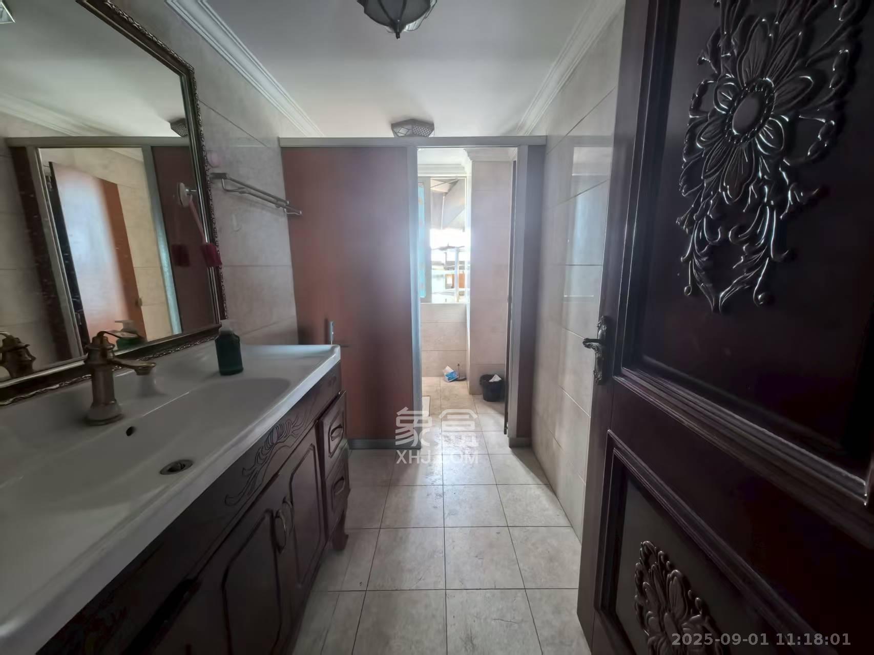 潮宗御苑 4室2厅2卫 8000.0元/月 潮宗御苑 4室2厅2卫 8000.0元/月室内图