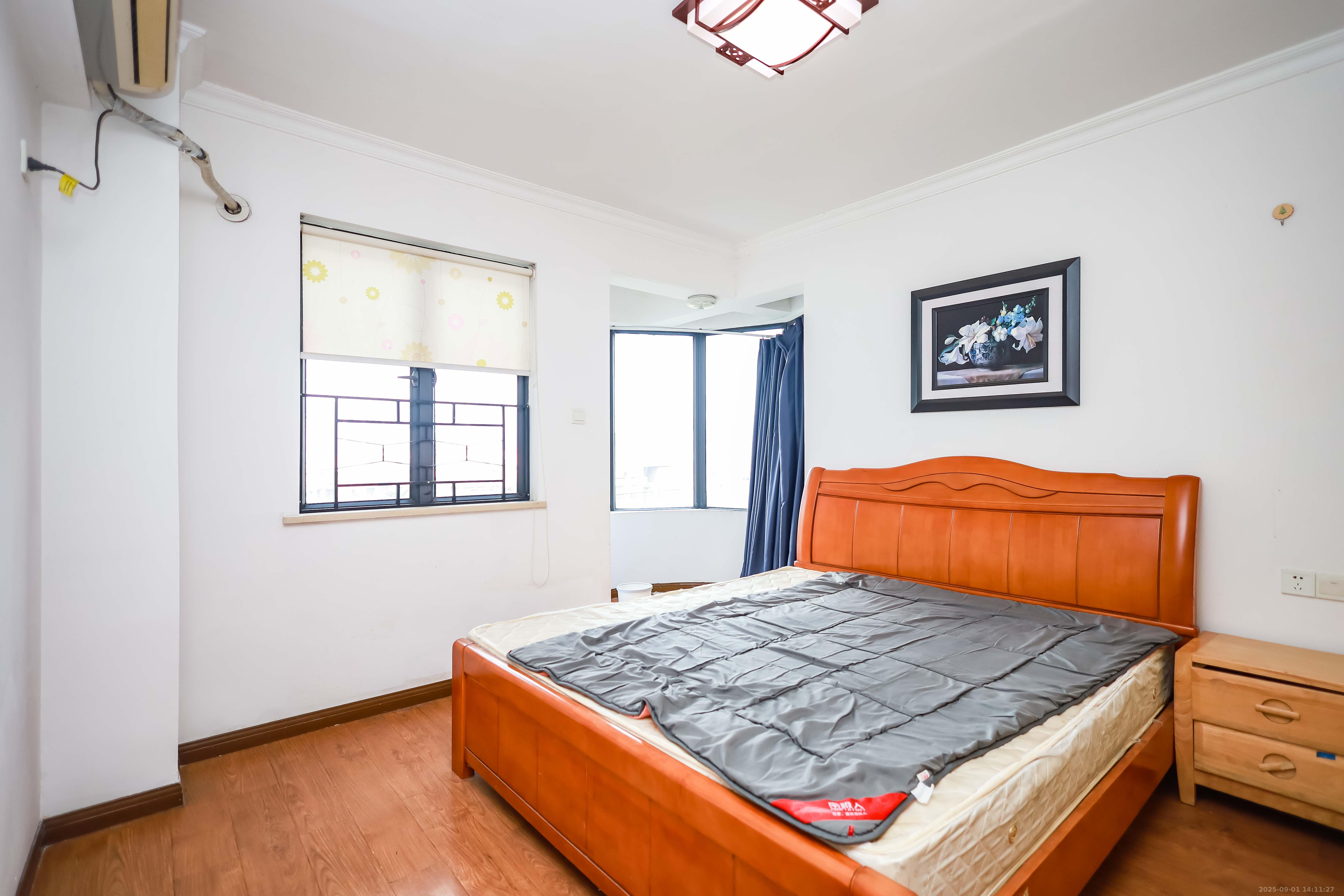 西城龙庭  4室2厅1卫    130.0万卧室