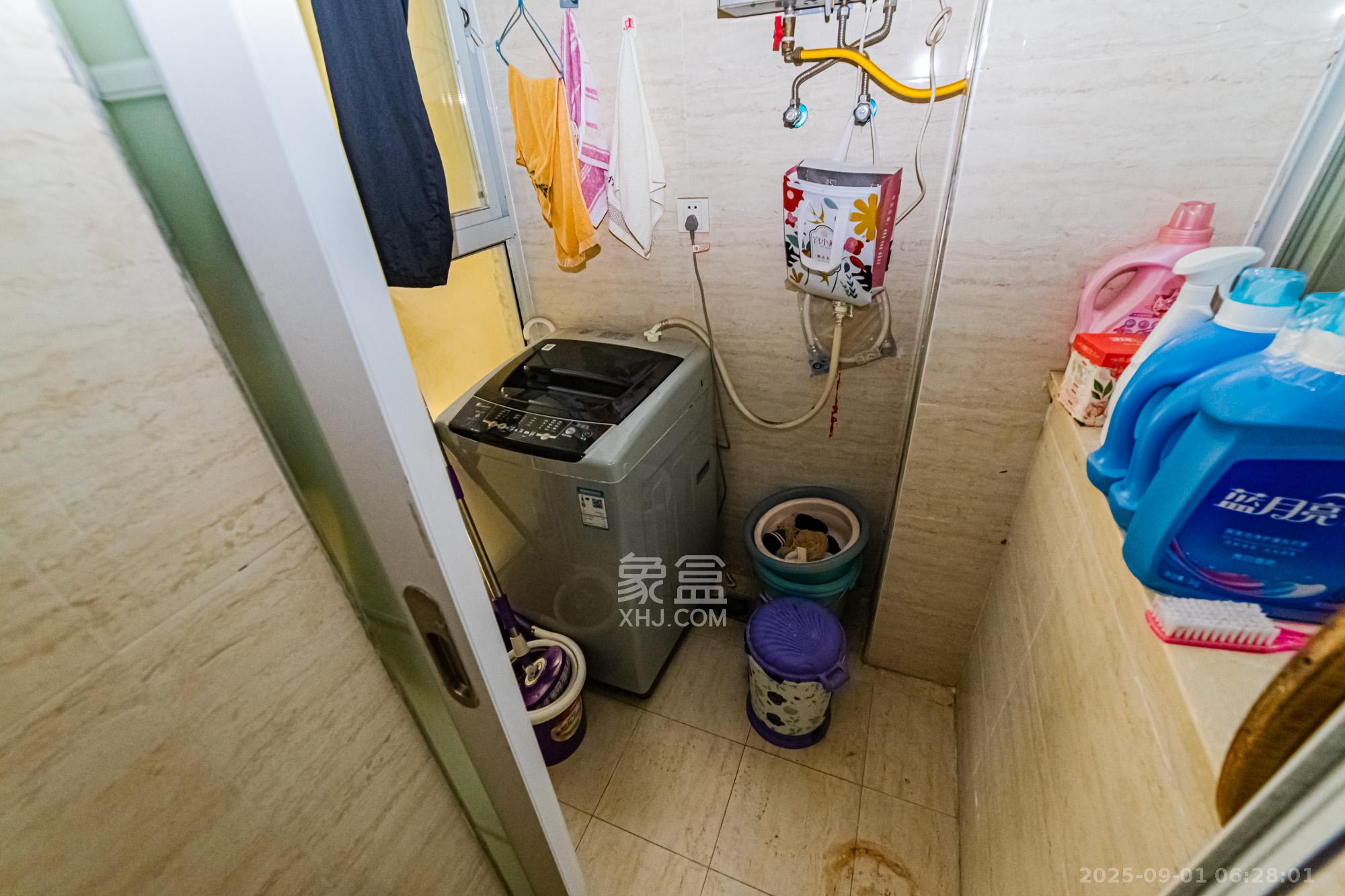 万国城(当代满庭春MOMA)三期 2室2厅1卫 69.0万 万国城(当代满庭春MOMA)三期 2室2厅1卫 69.0万阳台