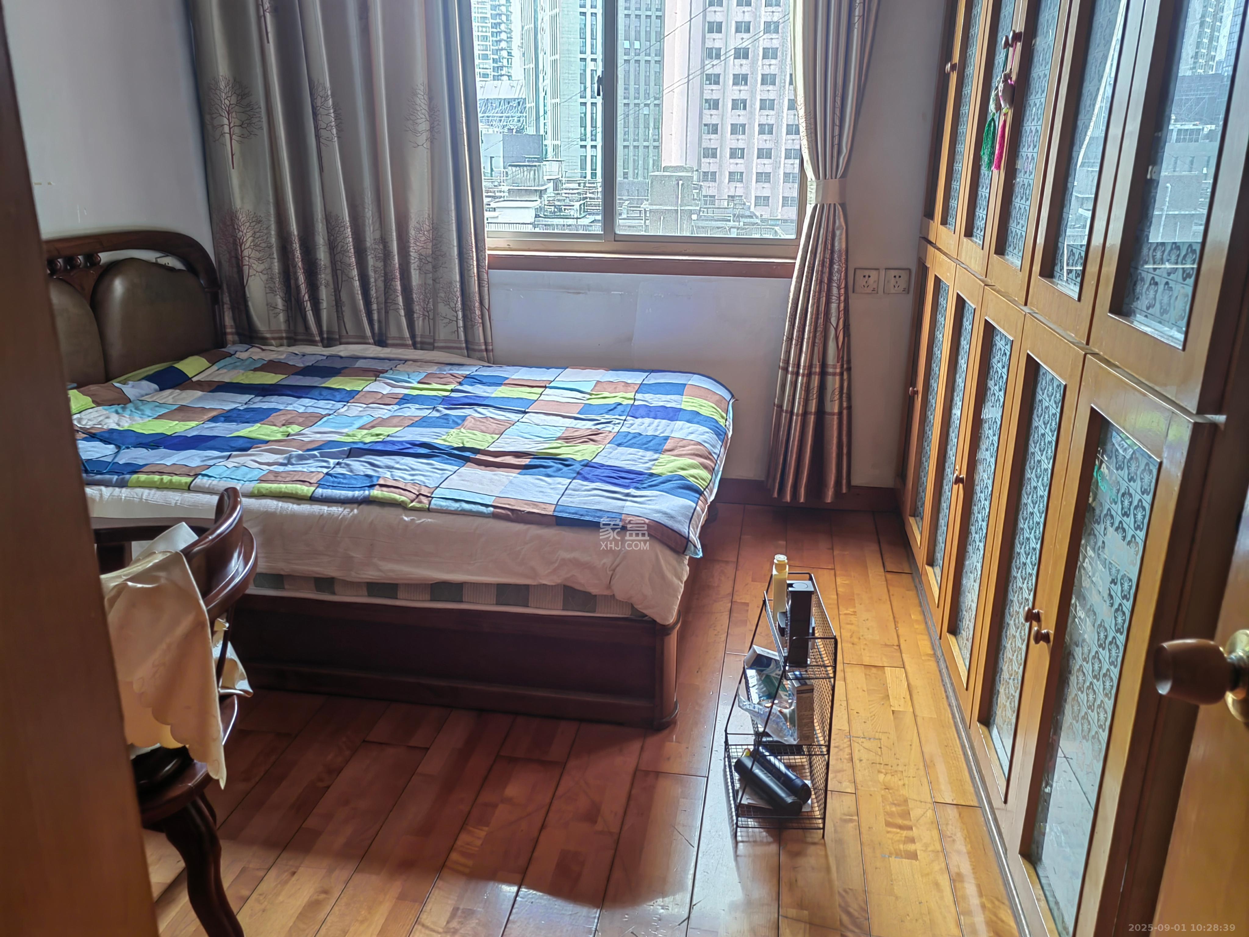 八一桥工商银行家属楼 3室2厅2卫 2700.0元/月 八一桥工商银行家属楼 3室2厅2卫 2700.0元/月室内图