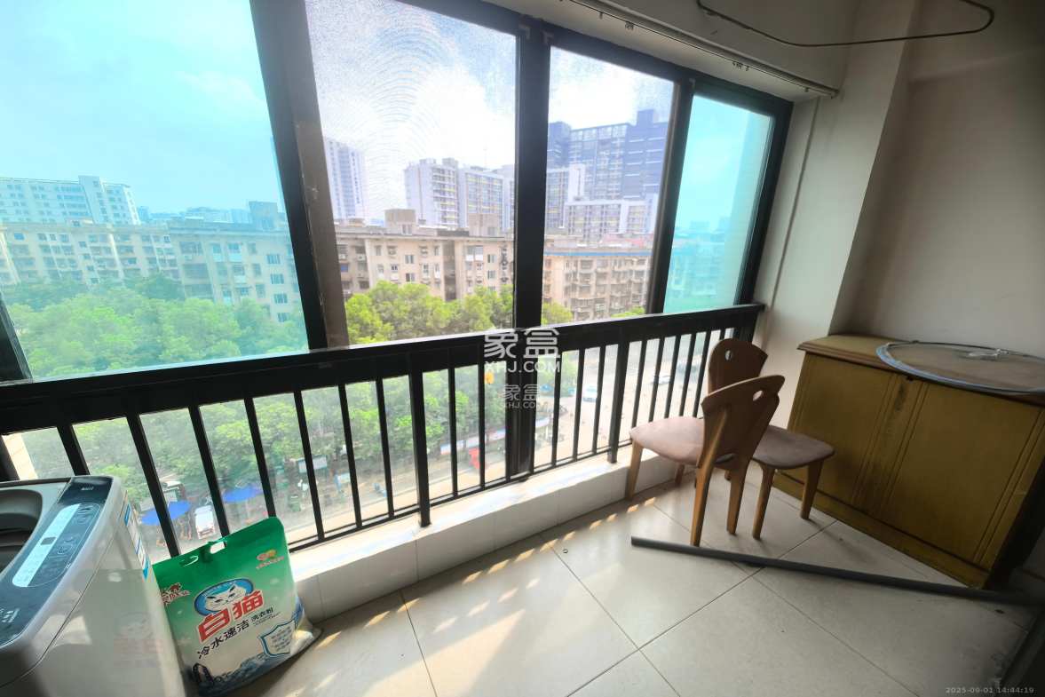 金凤滩家园 2室2厅1卫 2200.0元/月 金凤滩家园 2室2厅1卫 2200.0元/月室内图