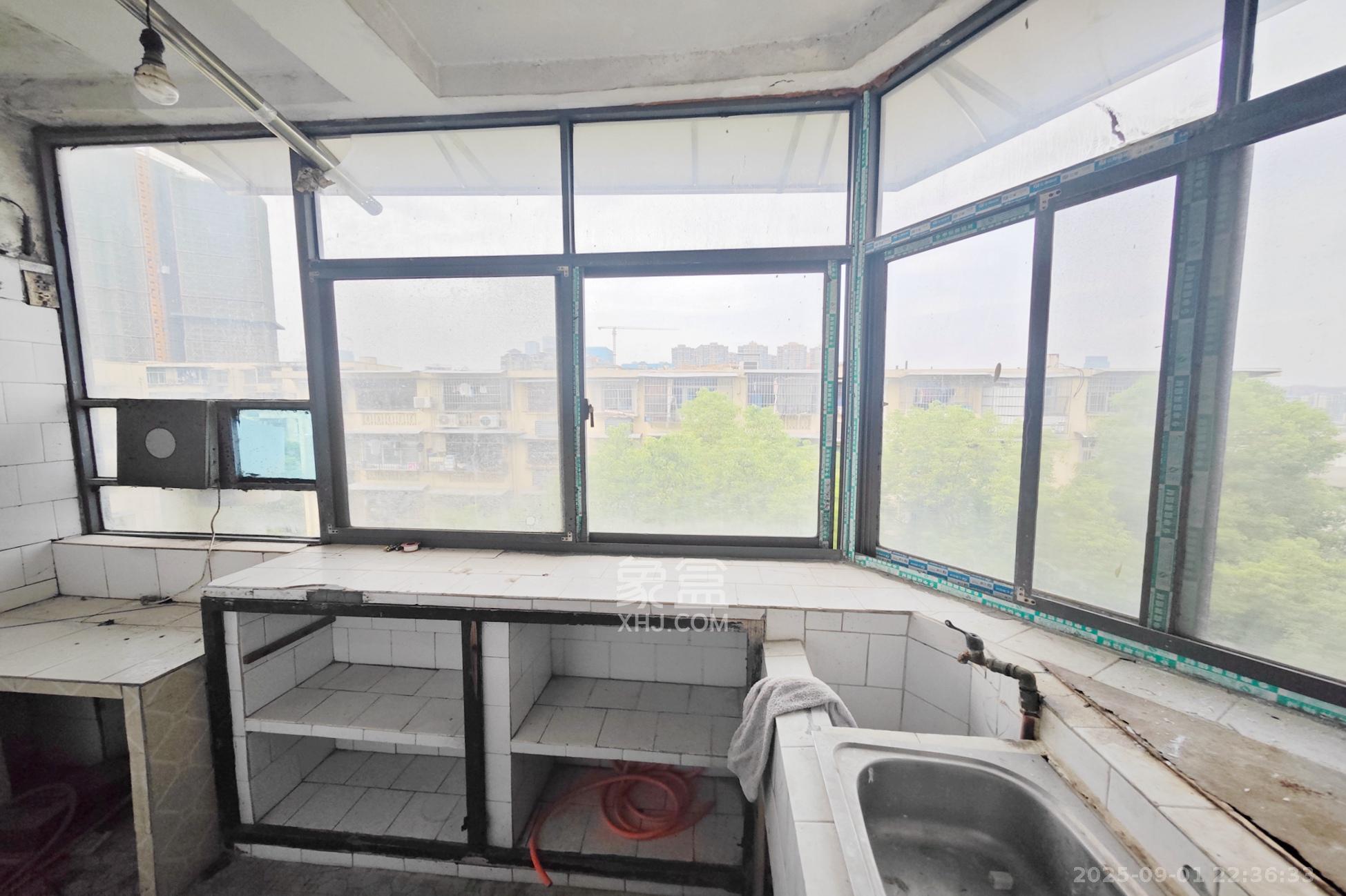 阿弥岭一二片  3室1厅1卫    45.0万 阿弥岭一二片  3室1厅1卫    45.0万厨房