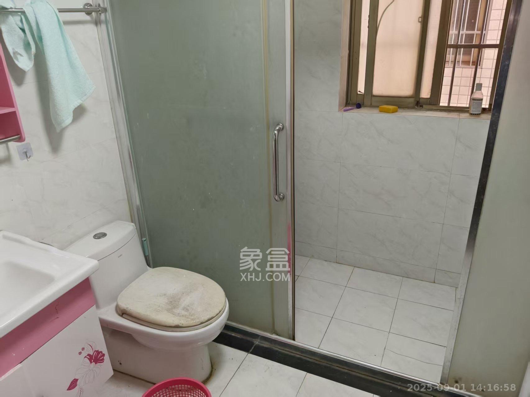 雄海花园 3室2厅2卫 2500.0元/月 雄海花园 3室2厅2卫 2500.0元/月室内图