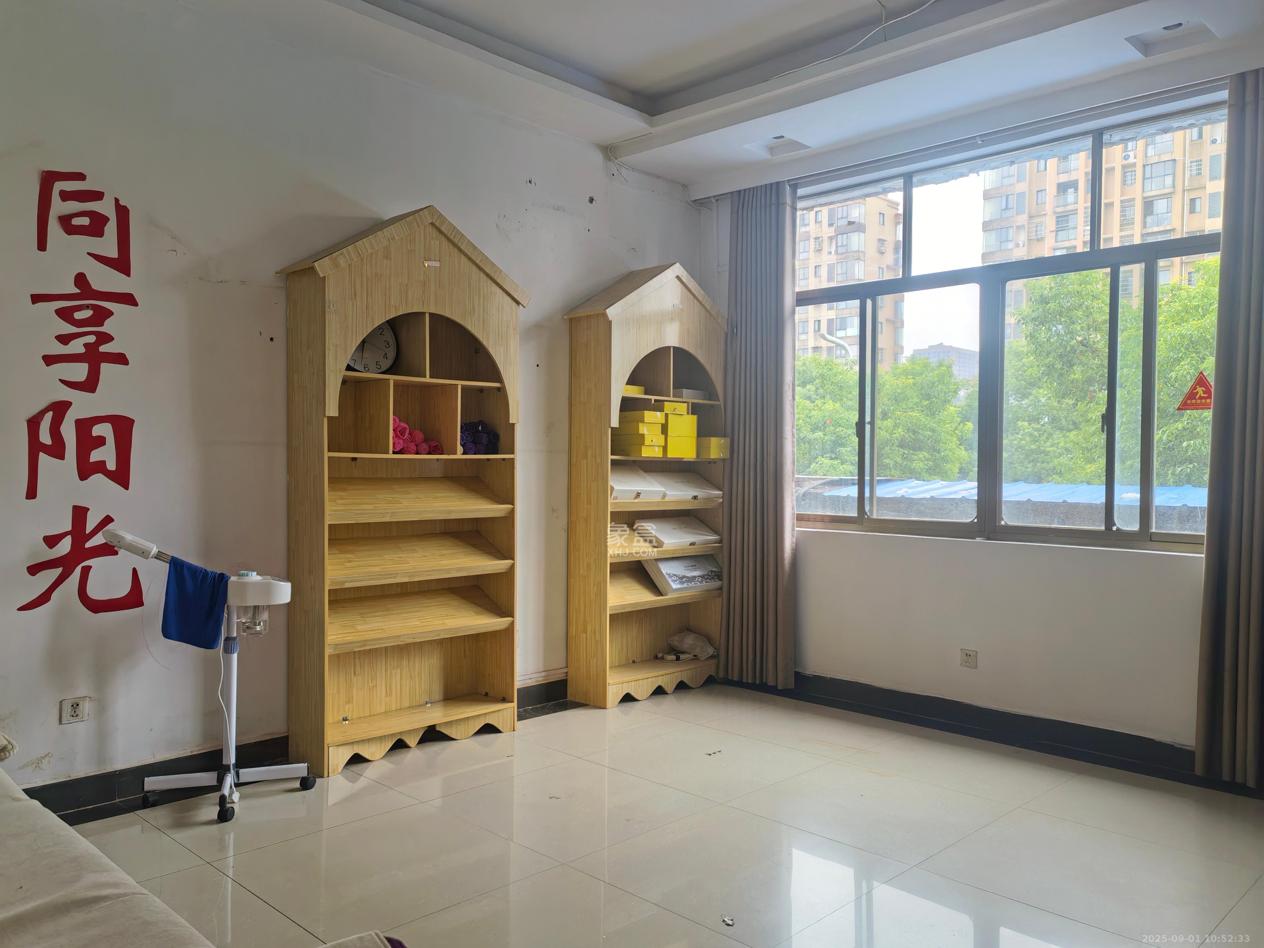 新月安置小区 5室2厅1卫 3300.0元/月 新月安置小区 5室2厅1卫 3300.0元/月室内图