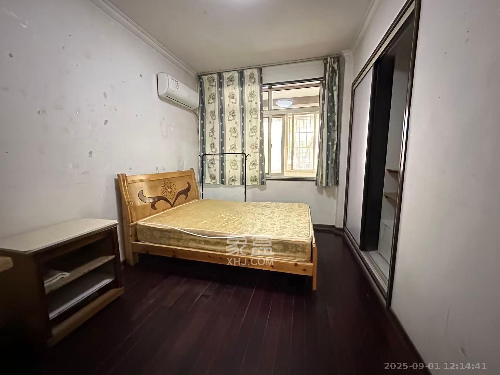 四方小区 4室2厅2卫 2500.0元/月 四方小区 4室2厅2卫 2500.0元/月室内图