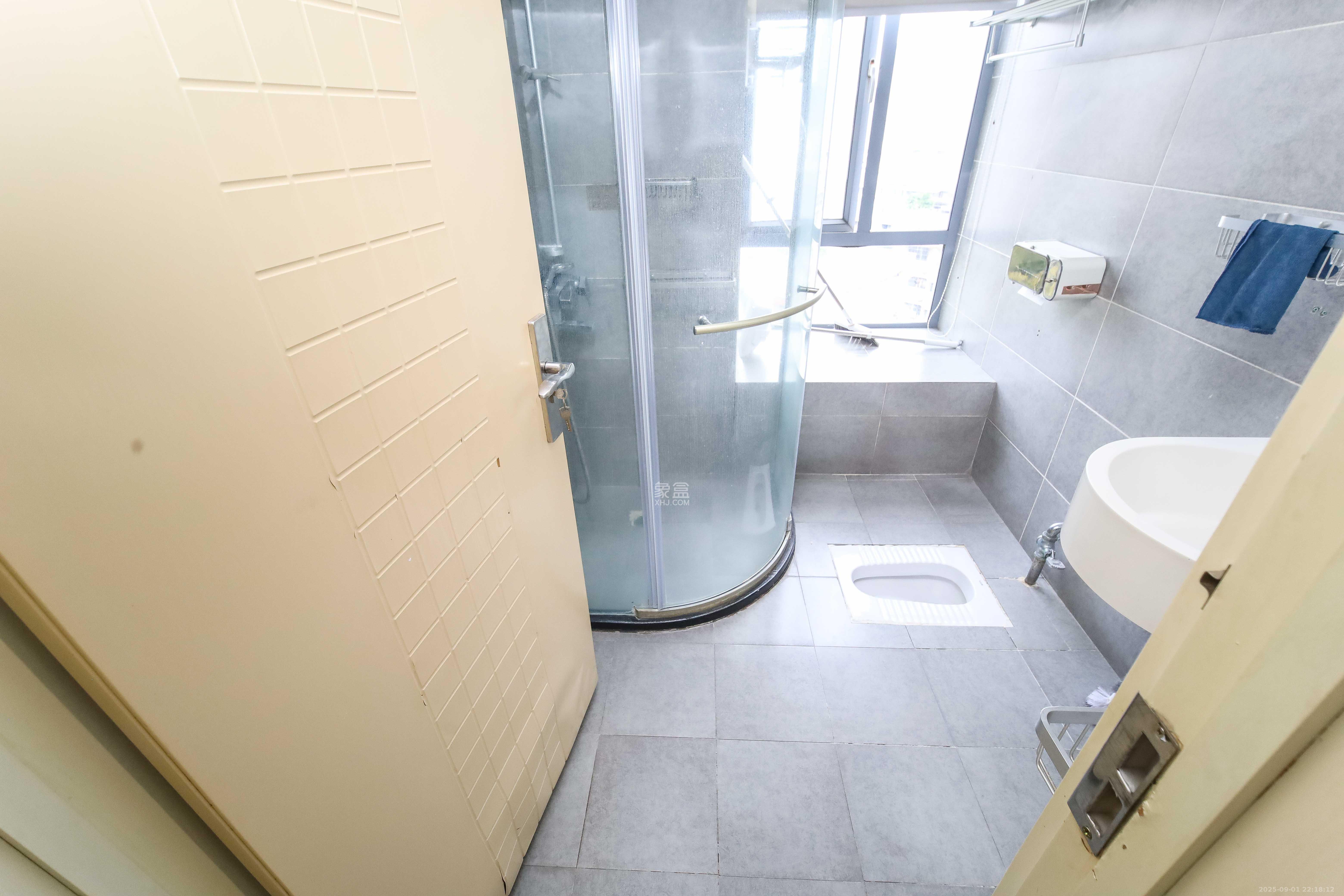 银港水晶城  2室2厅1卫   69.80万卫生间