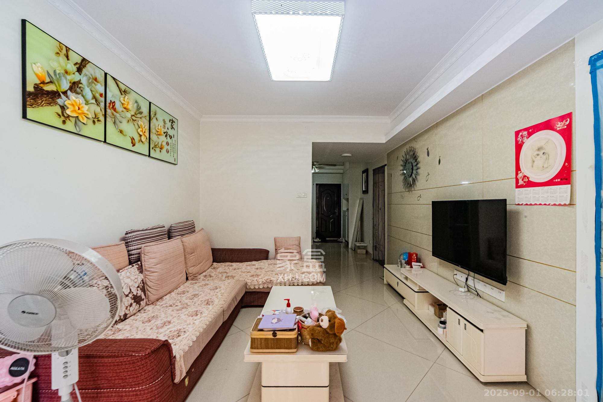 万国城(当代满庭春MOMA)三期 2室2厅1卫 69.0万 万国城(当代满庭春MOMA)三期 2室2厅1卫 69.0万客厅