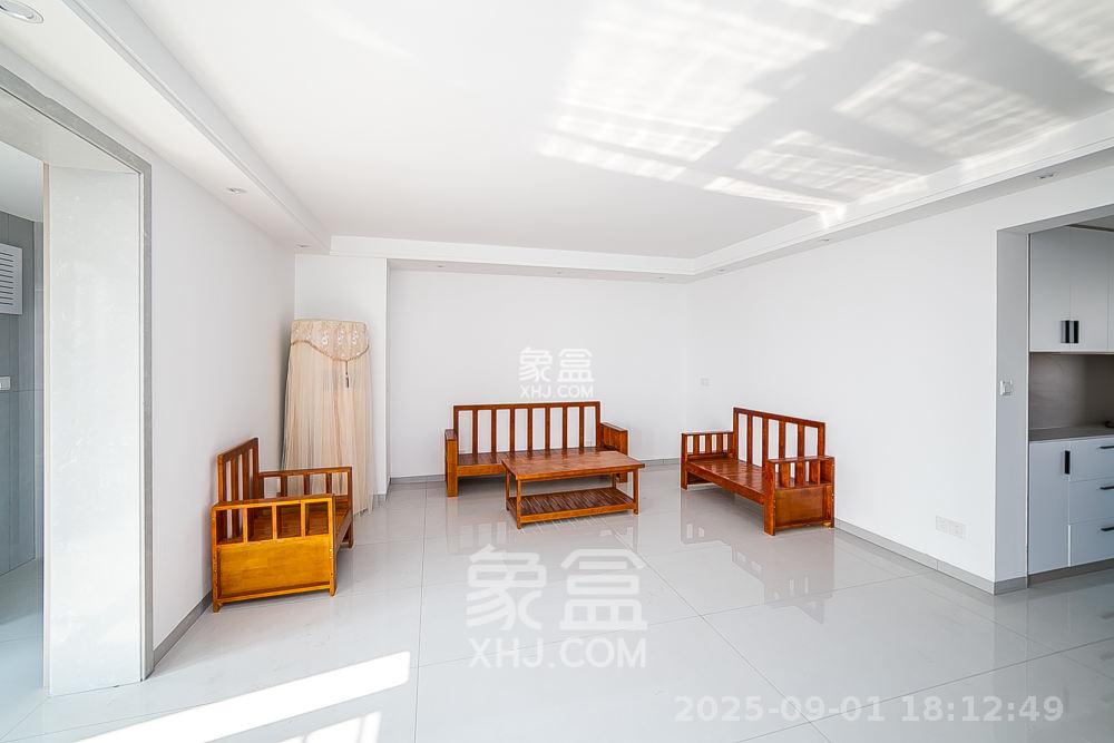 逸景苑 3室2厅2卫 2000.0元/月 逸景苑 3室2厅2卫 2000.0元/月室内图