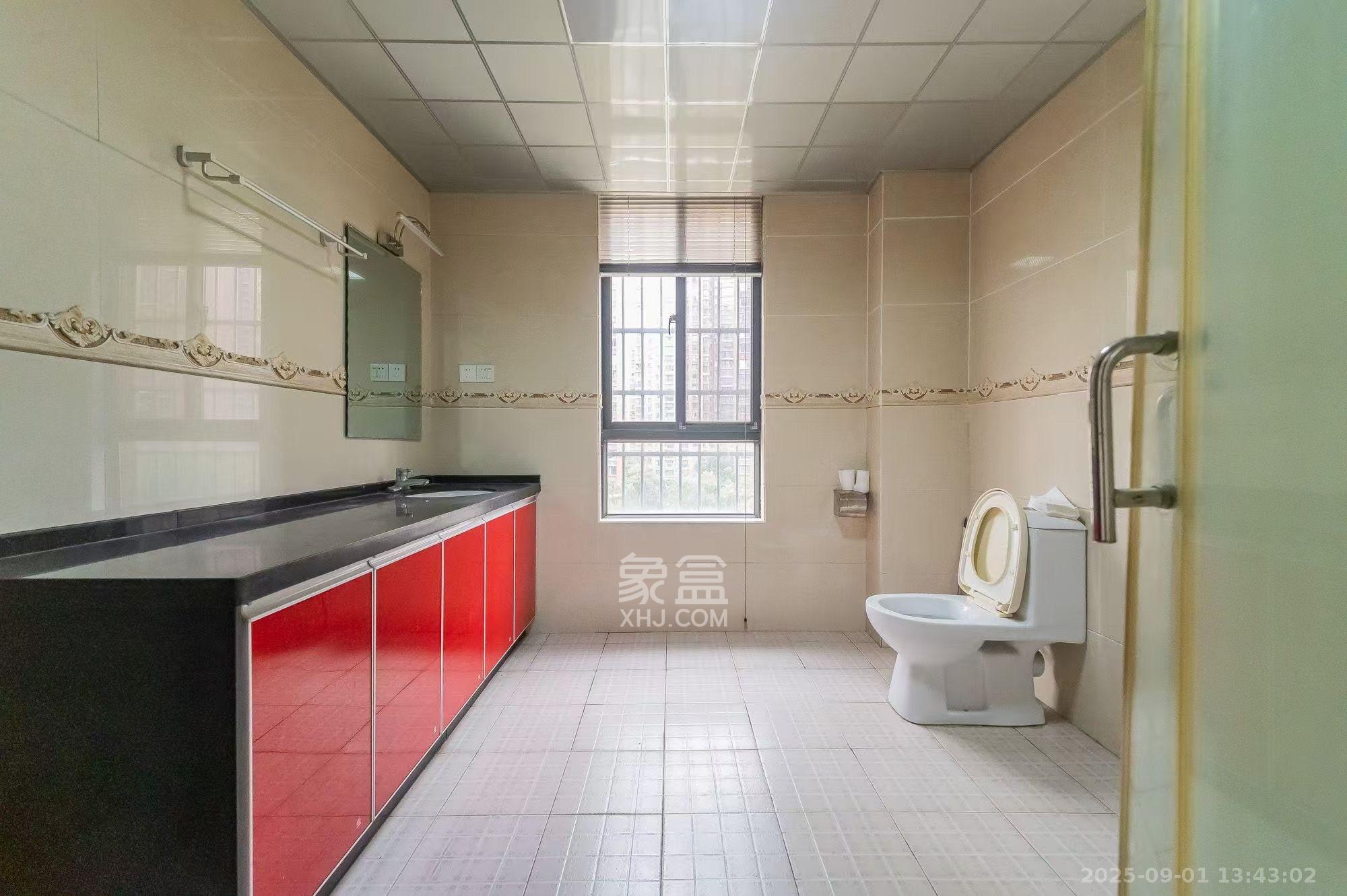 华润凤凰城二期  5室2厅2卫    3200.0元/月室内图