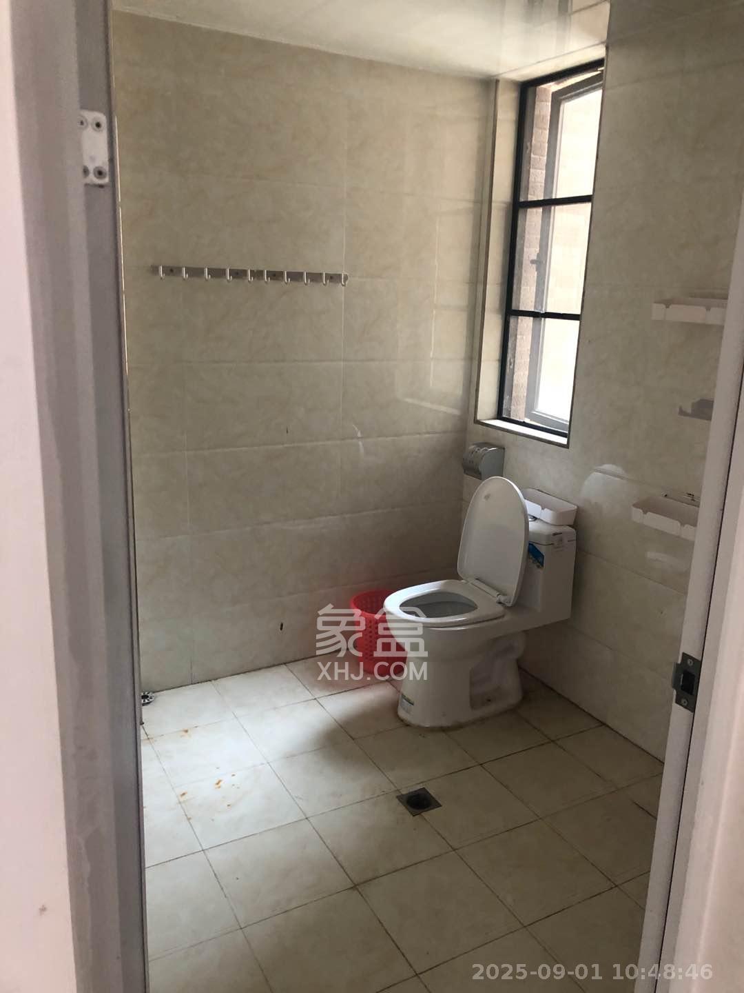 兴隆景苑  3室2厅2卫   2400.00元/月室内图